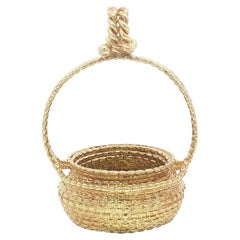 Colgante vintage de colección de oro de 14k con diseño de cesta de pan y comestibles tejida con hierba dulce