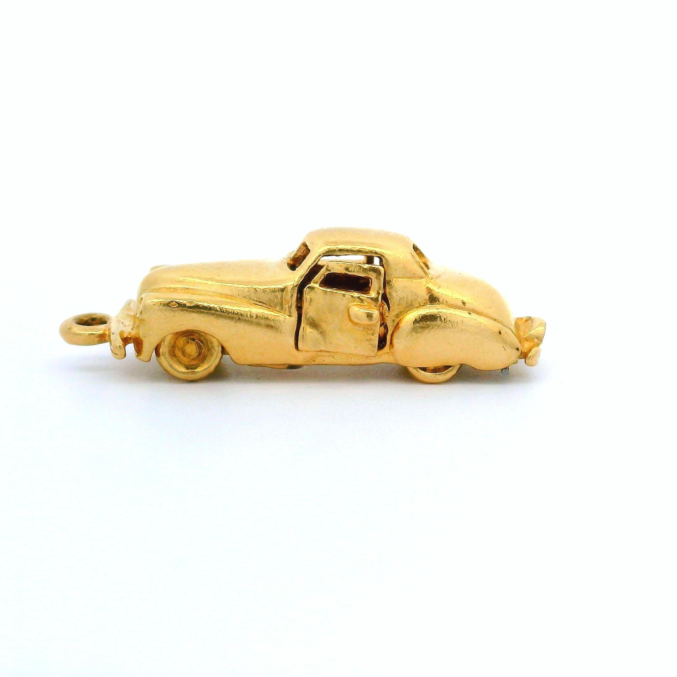Ciondolo da collezione vintage in oro giallo 14k con auto funzionante dettagliata in 3D in vendita 6