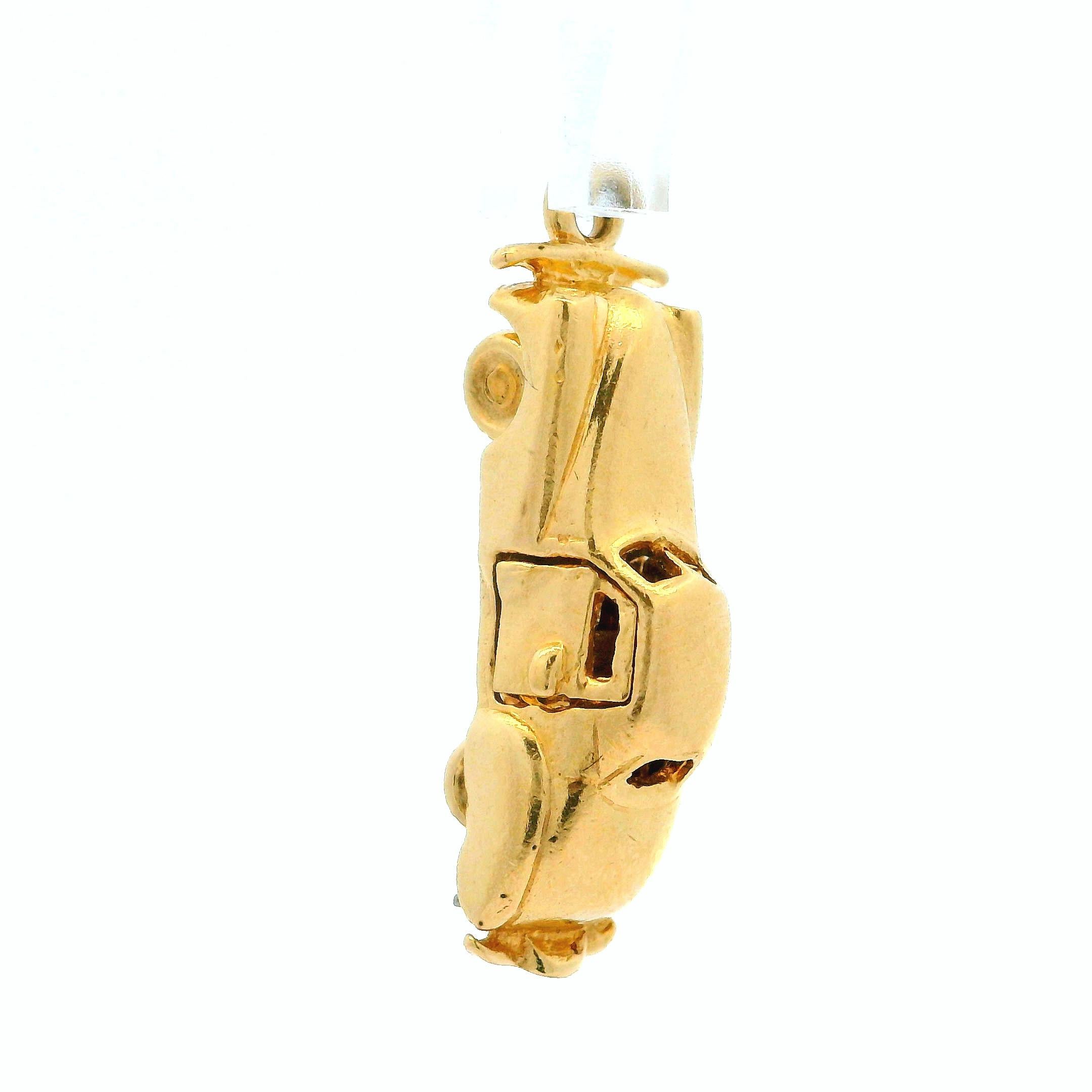 Ciondolo da collezione vintage in oro giallo 14k con auto funzionante dettagliata in 3D In condizioni ottime in vendita a Montclair, NJ