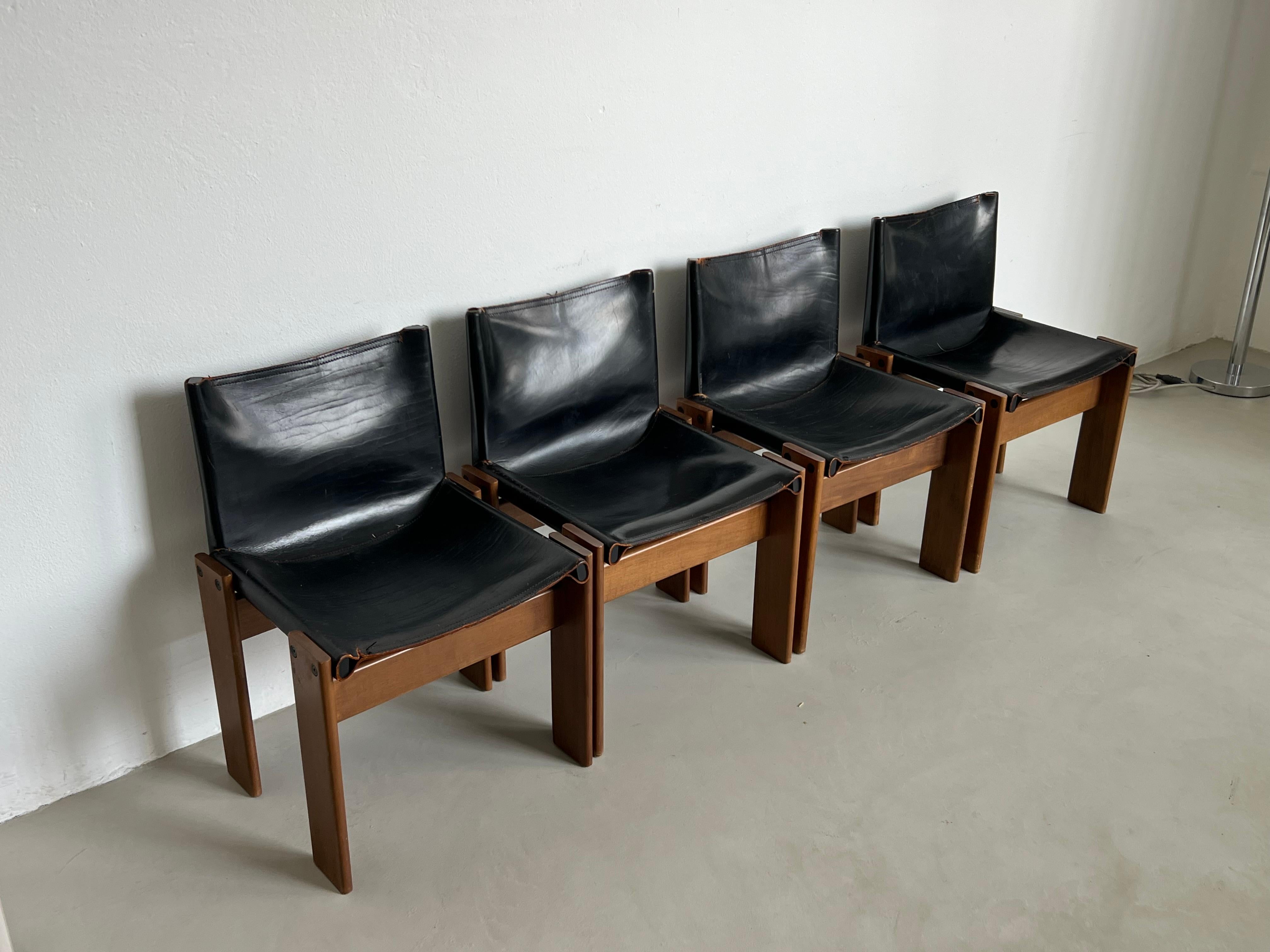 Vintage, sammelbar, schwarz Italienische Mönch-Esszimmerstühle von Afra & Tobia Scarpa (Moderne) im Angebot