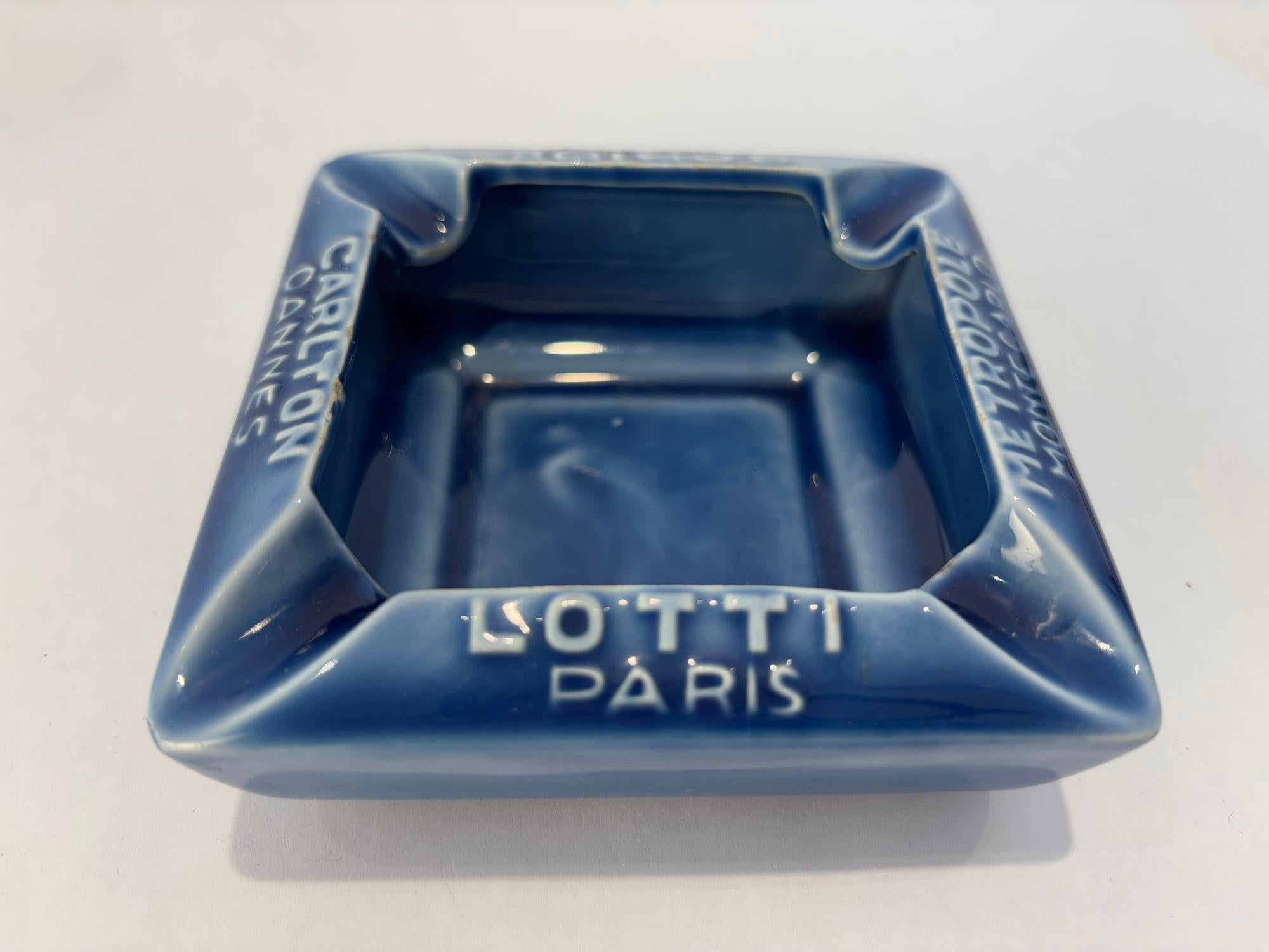 Mid-Century moderno Posacenere vintage da collezione in ceramica con i punti di riferimento degli hotel francesi