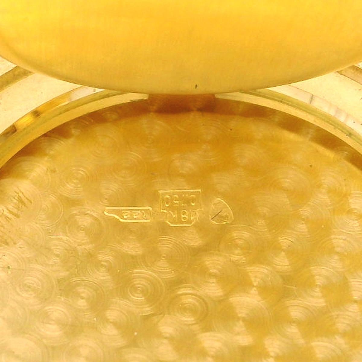 Vintage Collectible Meister 18k Gold Florentine Hammered Finish Desk Coin Watch In Excellent Condition For Sale In Montclair, NJ