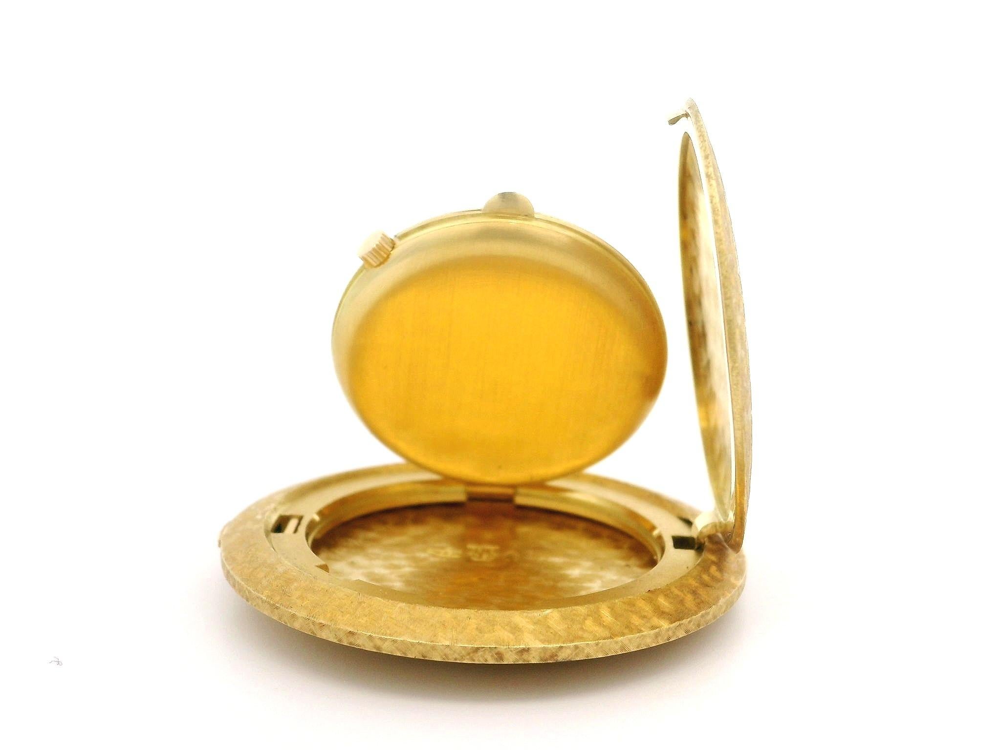 Women's or Men's Vintage Collectible Meister 18k Gold Florentine Hammered Finish Desk Coin Watch For Sale