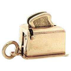 Pendentif en or jaune vintage de collection avec breloque fonctionnelle pour grille-pain