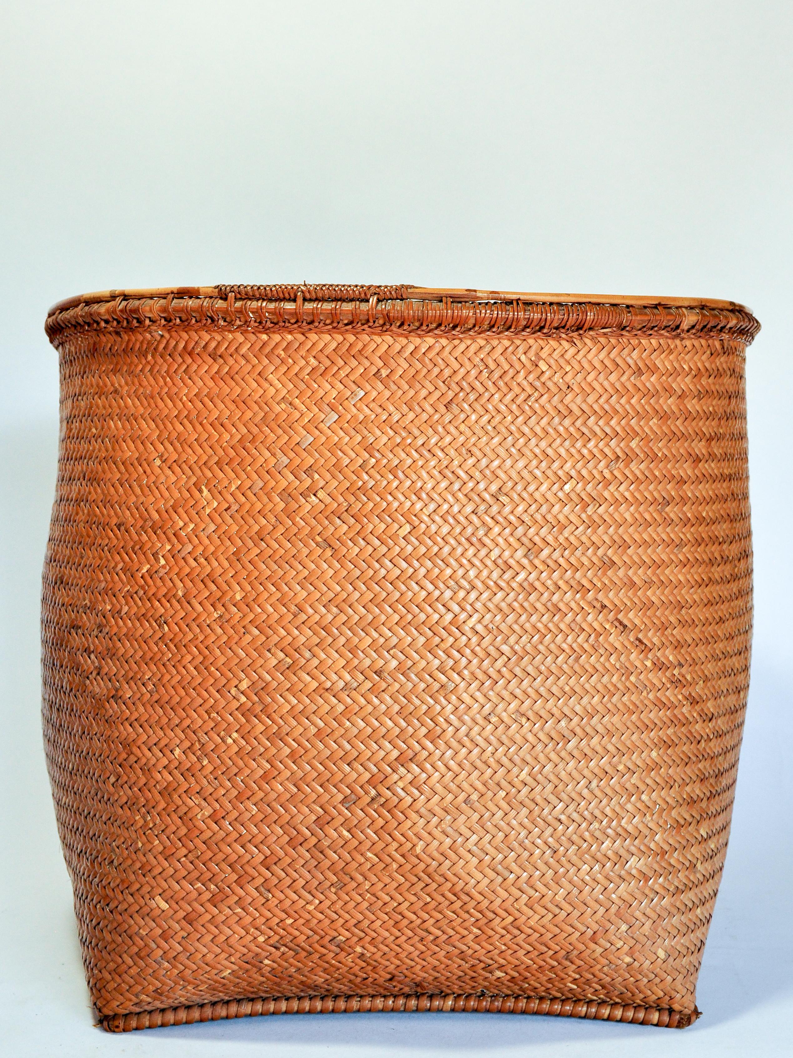 Vintage Collecting Basket Dayak of Borneo, Mid-20th Century In Good Condition In Point Richmond, CA