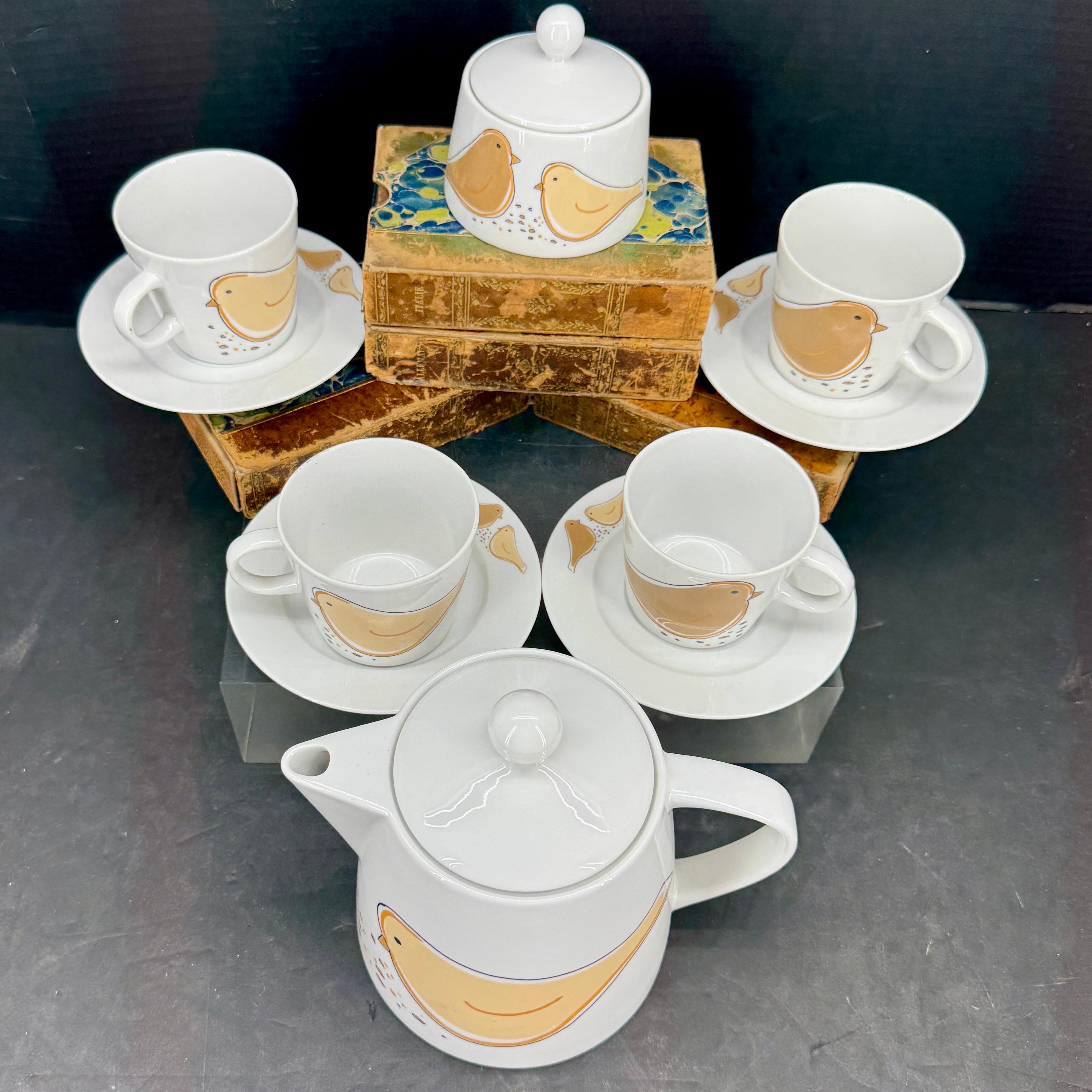Very charming collection from Aarikka Finland featuring a bird on a teapot with matching sugar bowl. This set also includes 4 mugs/cups with saucers. Aarikka is a Finnish lifestyle design brand known for round shapes, and crisp Scandinavian style.