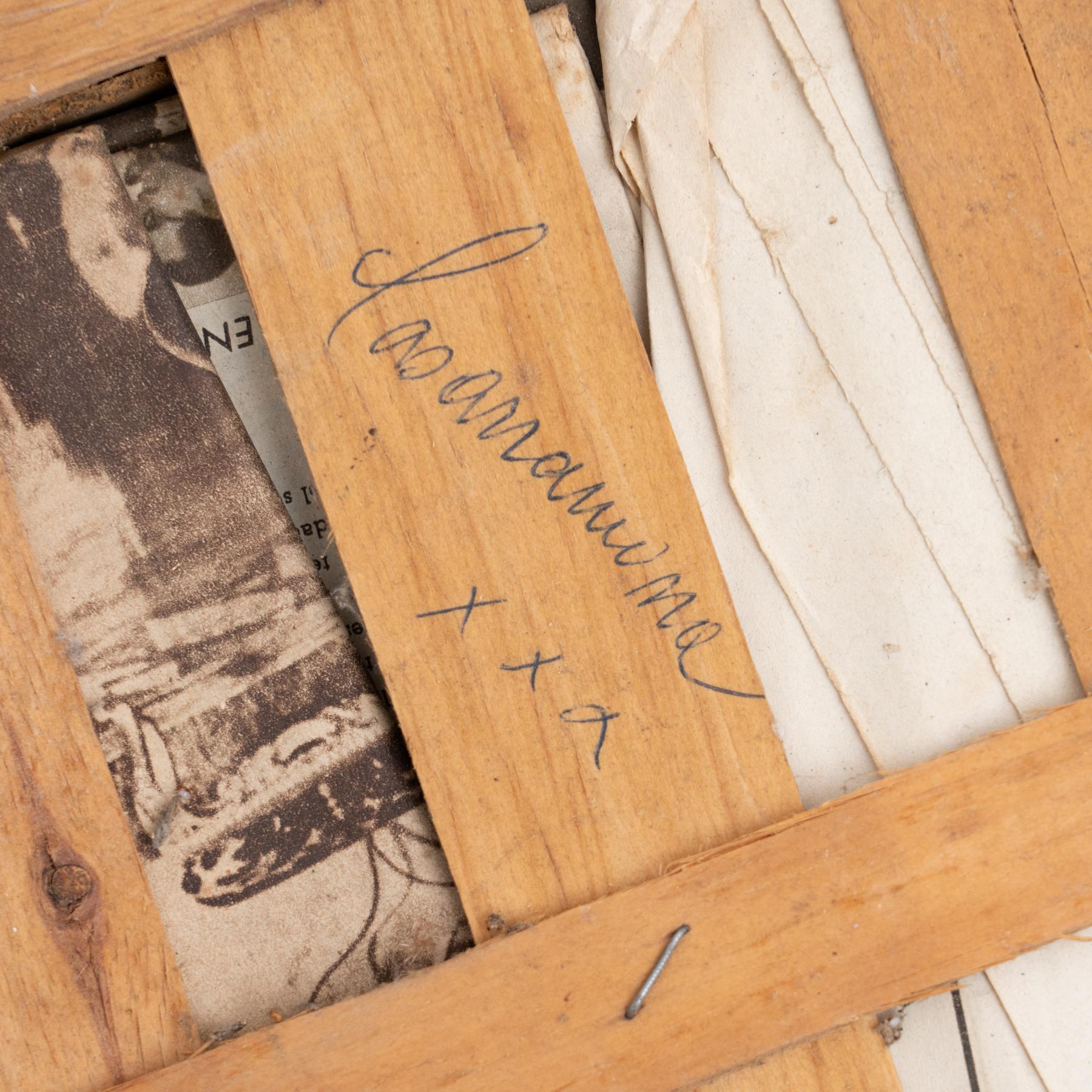 Vintage Collection of 20th Century Antique Newspapers - La Vanguardia 1940s For Sale 5