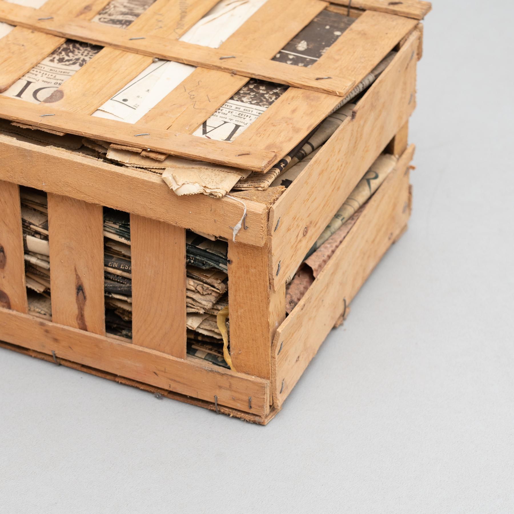 Wood Vintage Collection of 20th Century Antique Newspapers - La Vanguardia 1940s For Sale