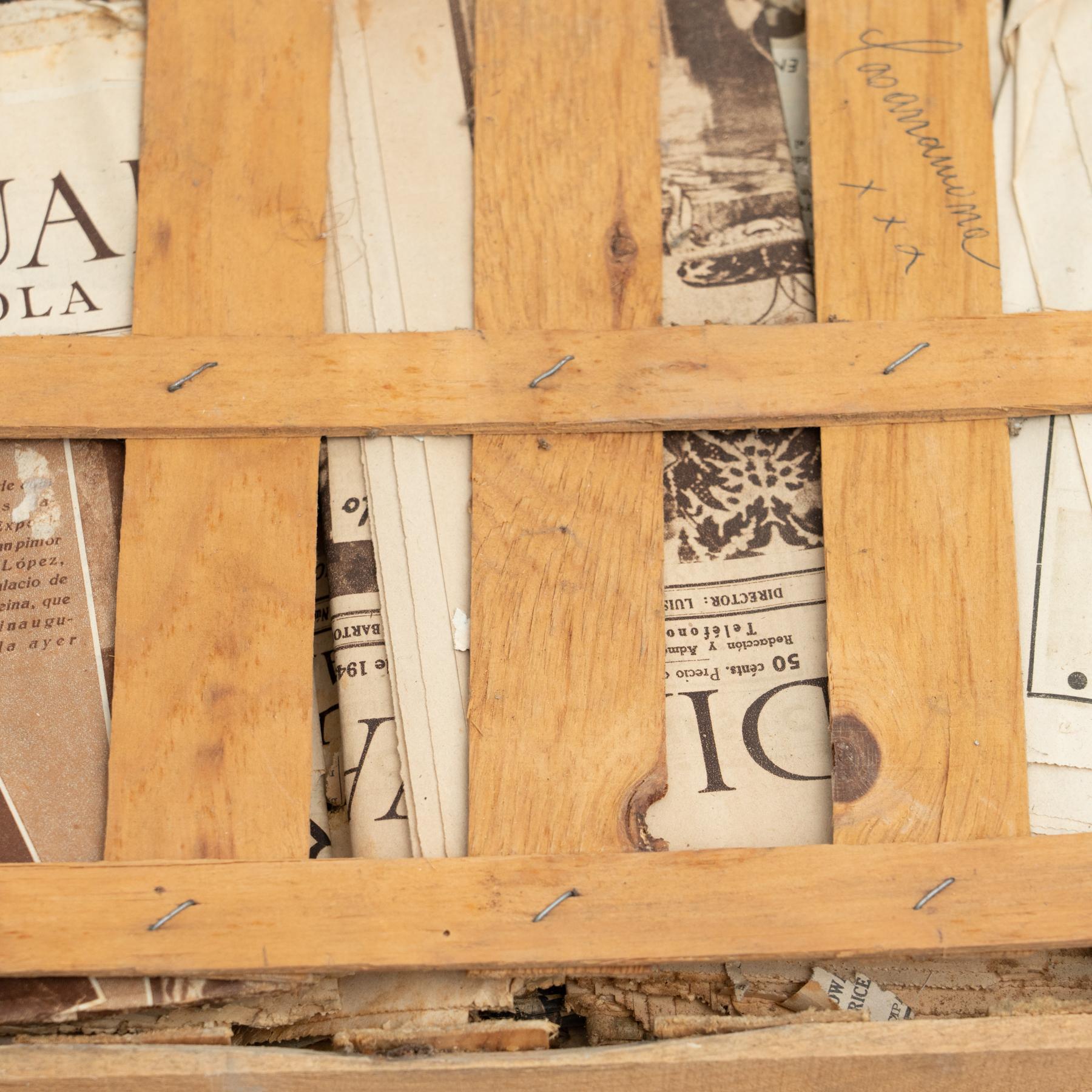 Vintage Collection of 20th Century Antique Newspapers - La Vanguardia 1940s For Sale 1
