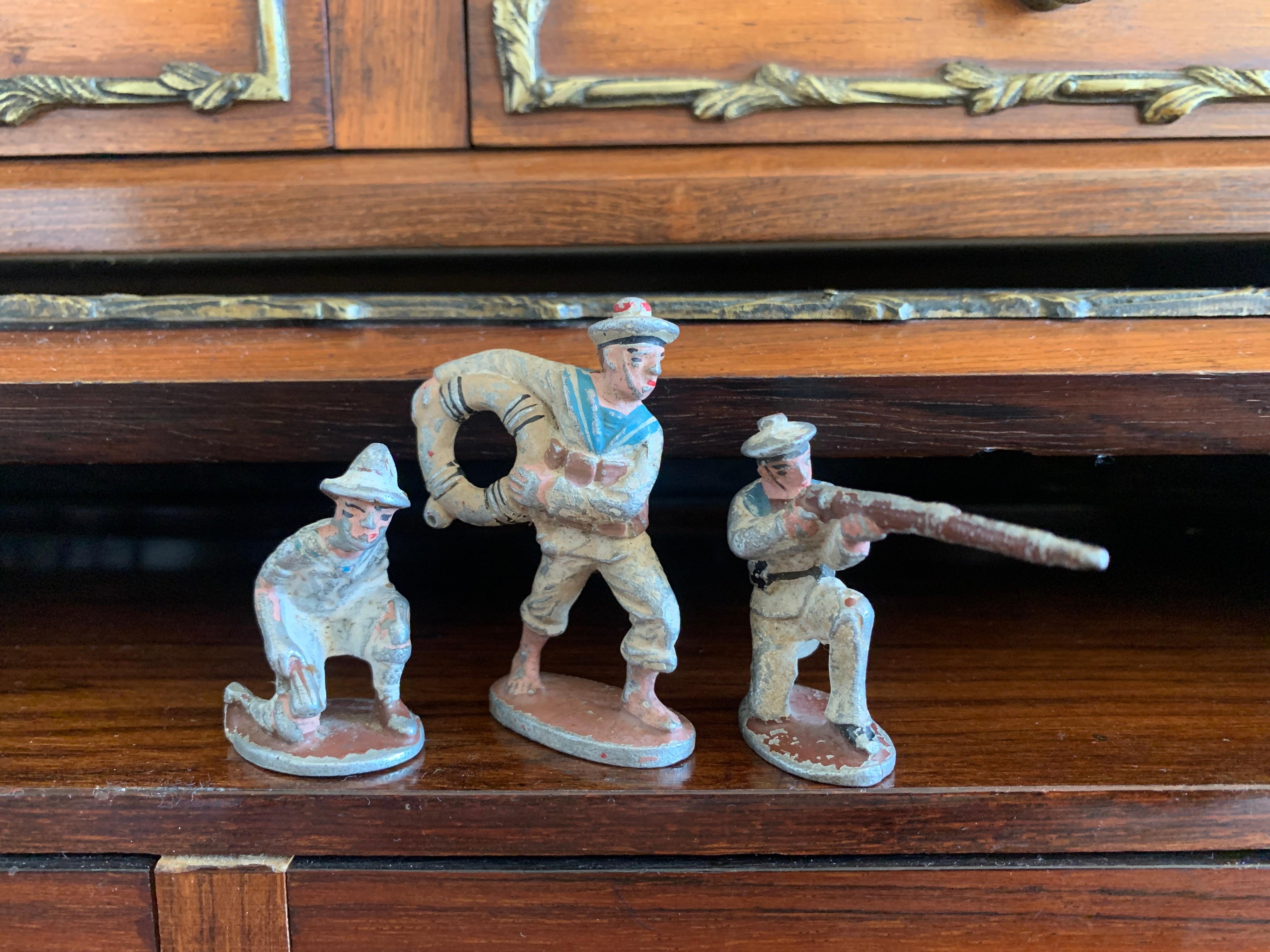 Vintage Collection of Seven Small Lead Marine Soldiers For Sale 1