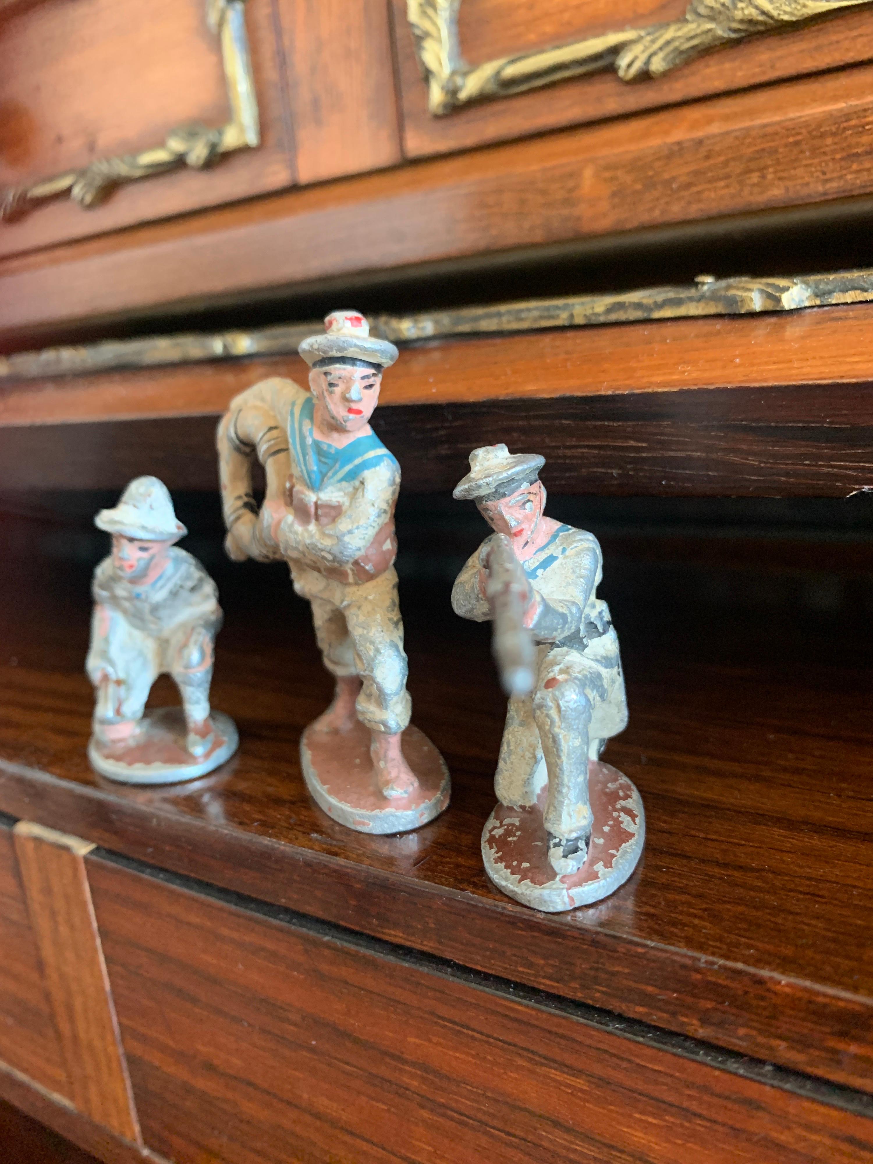 Vintage Collection of Seven Small Lead Marine Soldiers For Sale 3