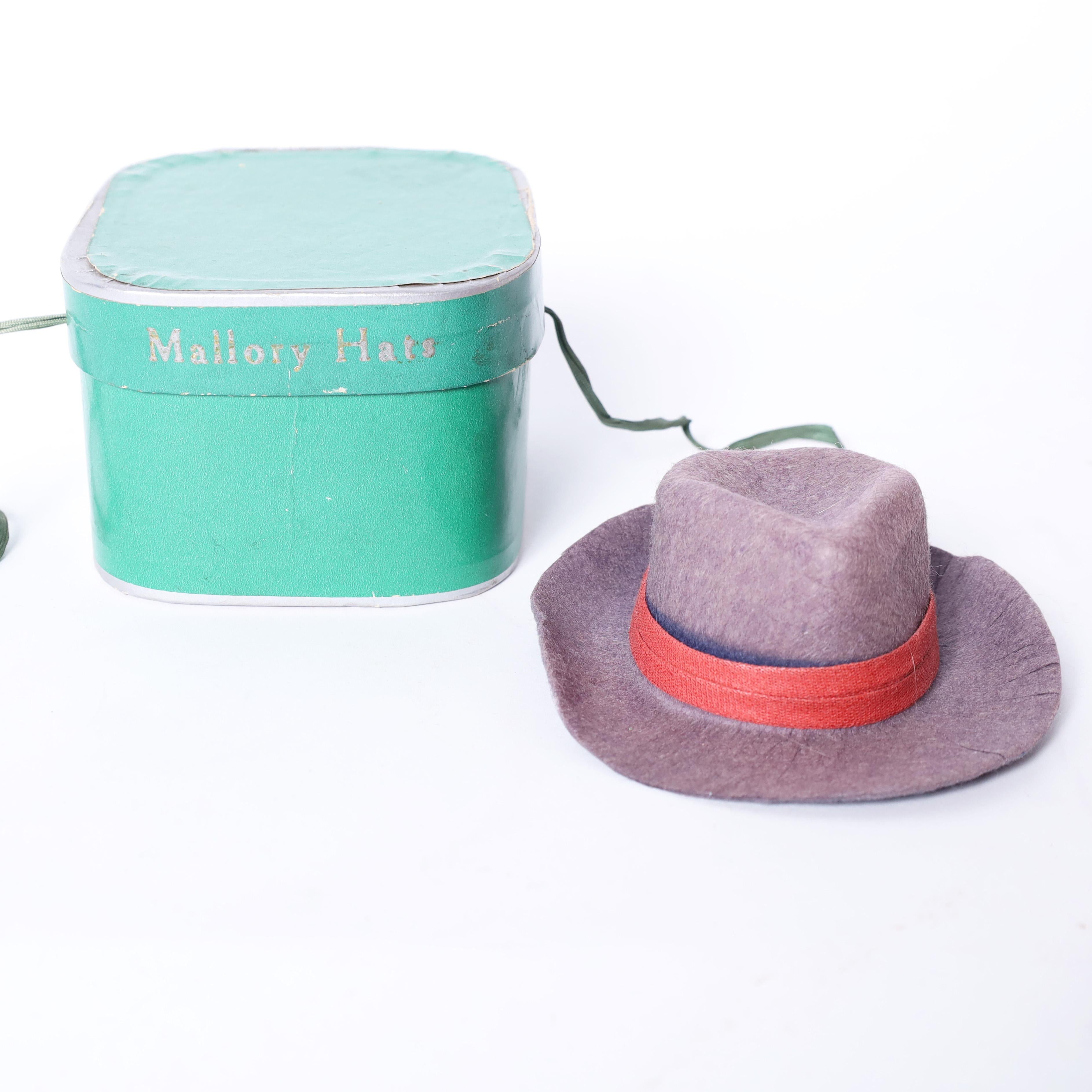 Vintage Collection of Ten Miniature Hat Boxes and Hats In Good Condition For Sale In Palm Beach, FL