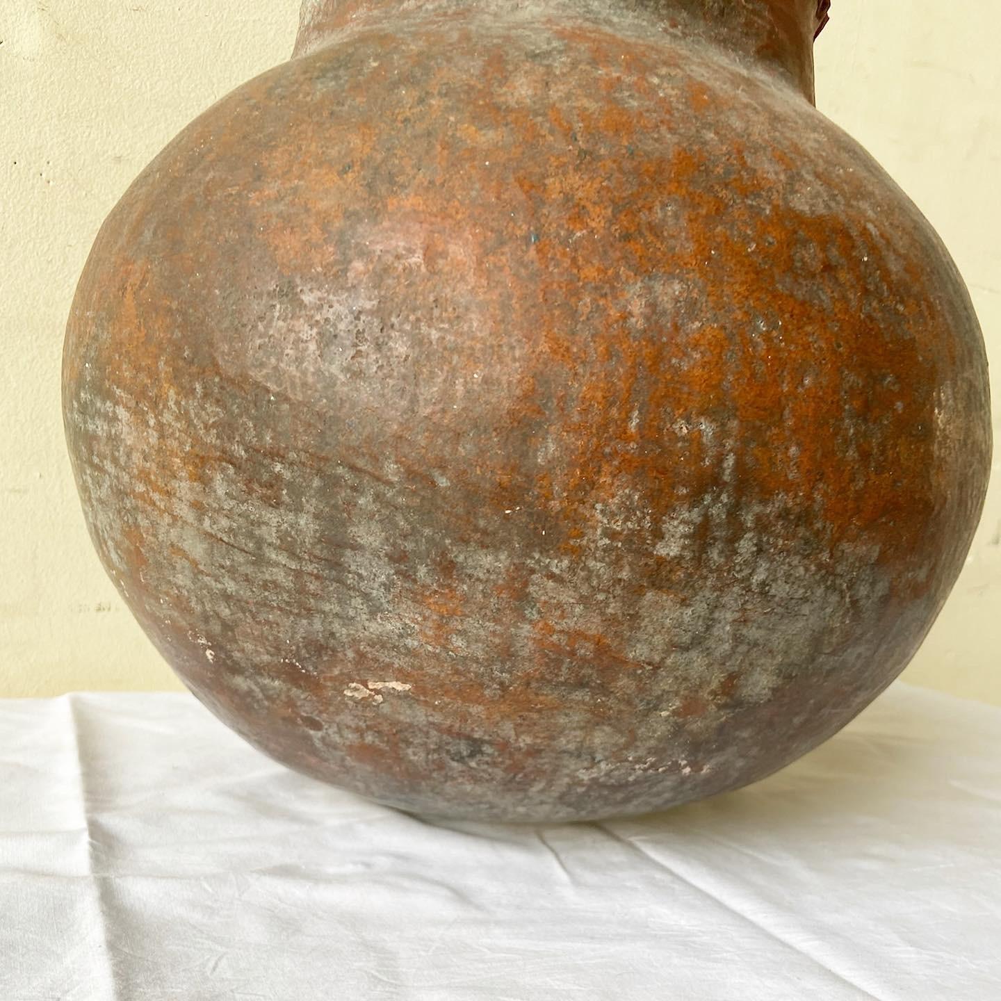Vintage Colombian Clay Water Jug / Container In Good Condition For Sale In Delray Beach, FL
