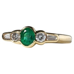 Vintage Colombian Emerald & Baguette Cut Diamond Ring in 18ct Yellow Gold