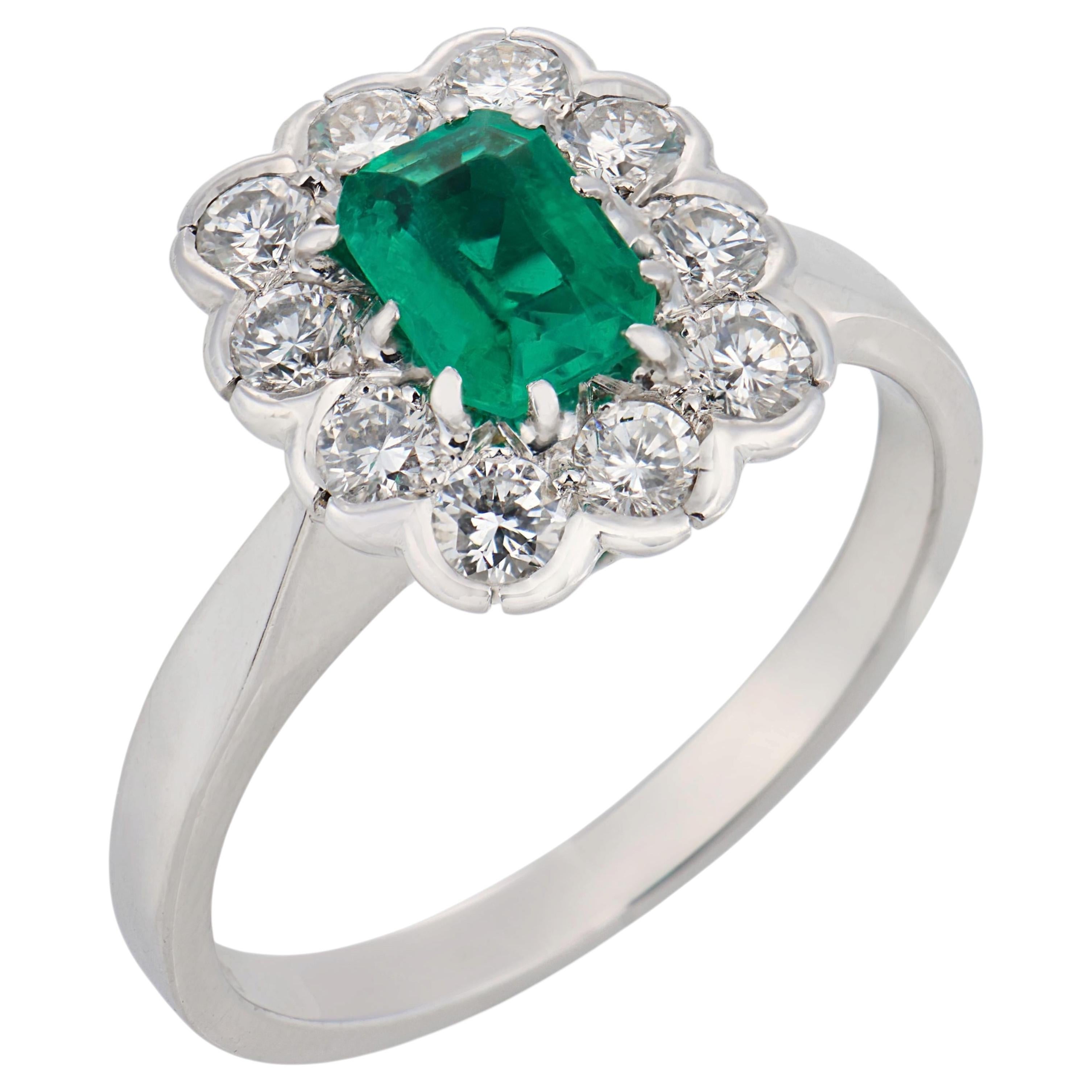 Vintage-Clusterring aus kolumbianischem Smaragd und Diamanten, 18 Karat Weißgold