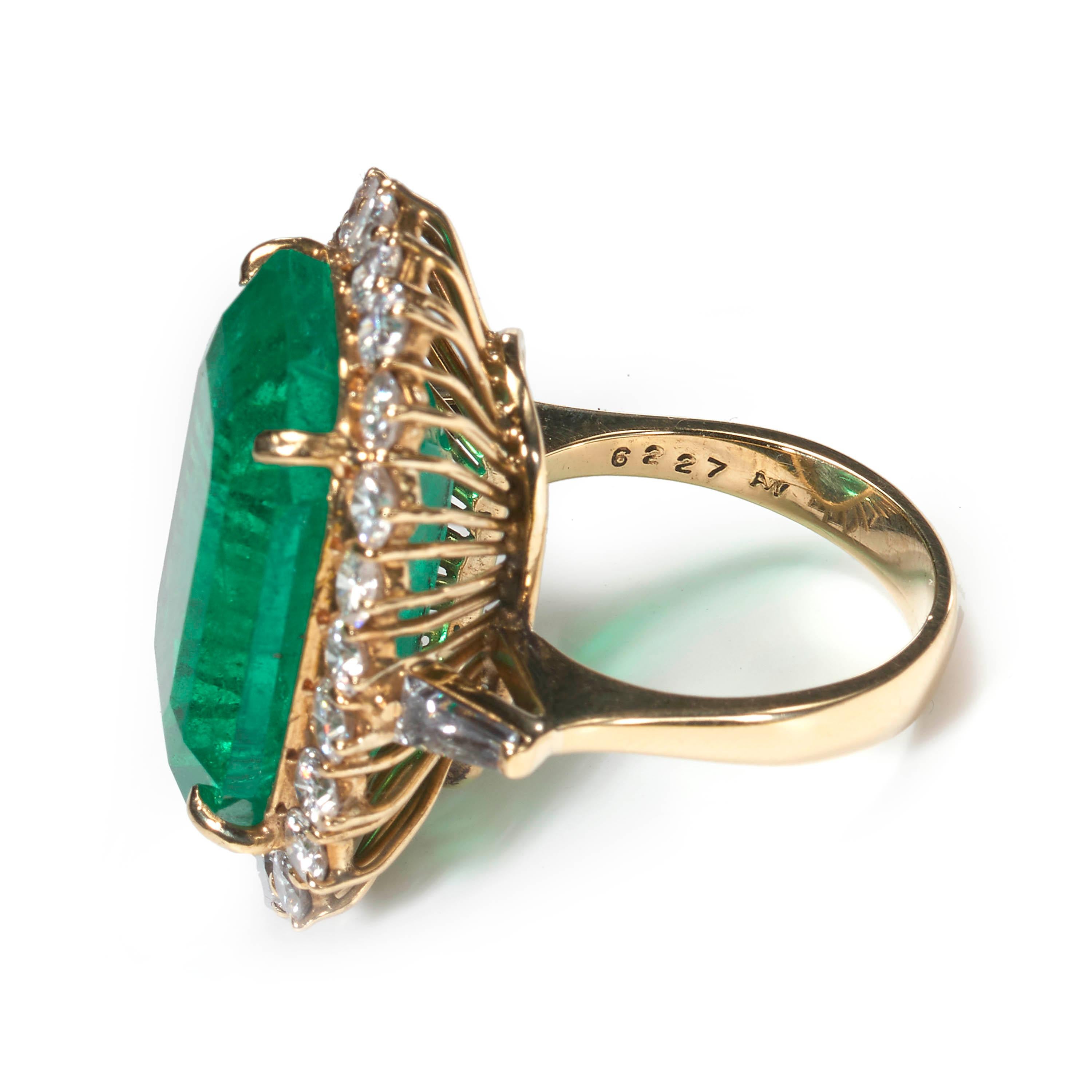 Anello a grappolo in oro e diamanti colombiani d'epoca, circa 1980, 21,00 carati in vendita 2