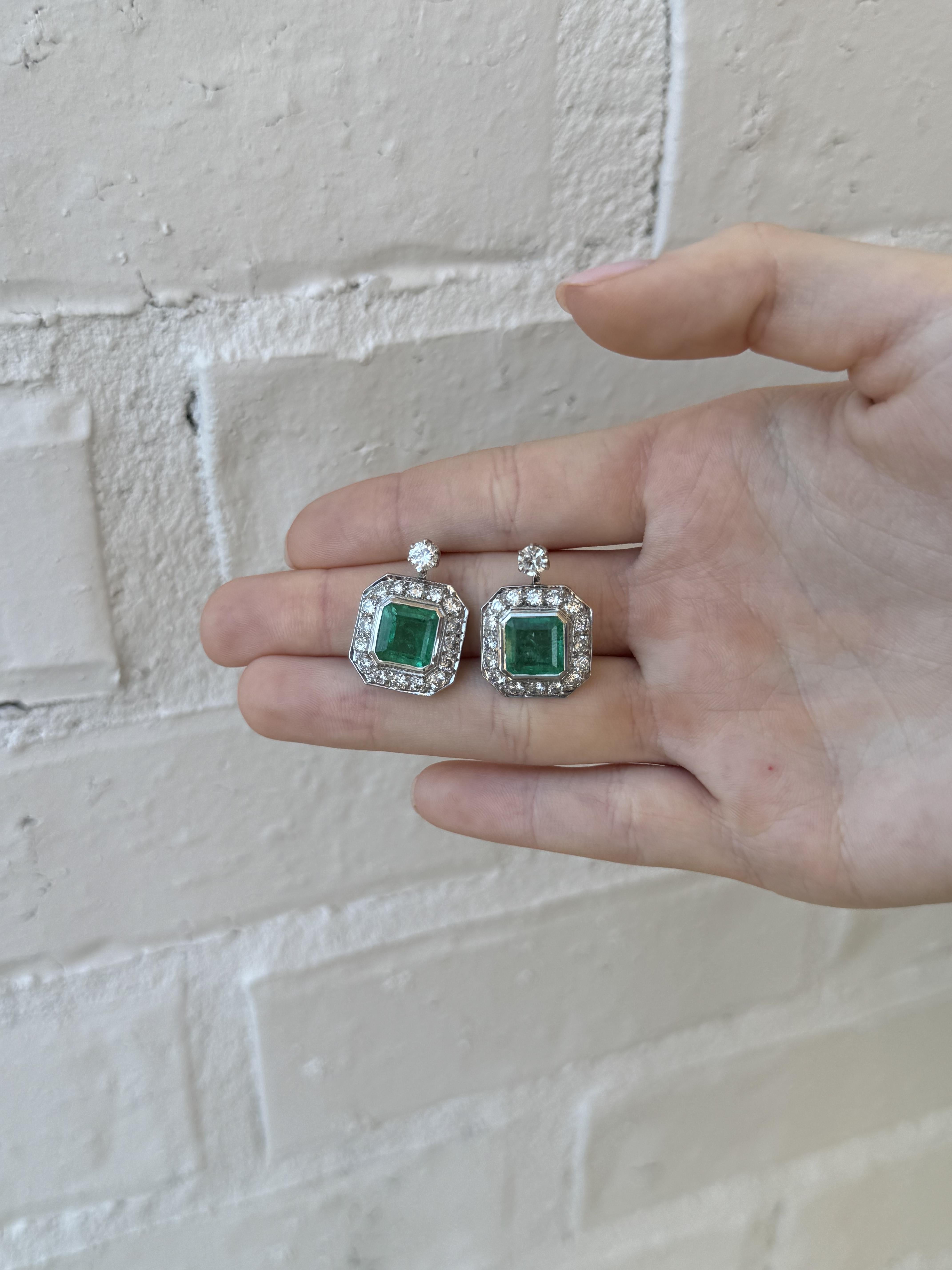 Brilliant Cut Vintage Colombian Emerald & Diamond Dangle Earrings GIA For Sale