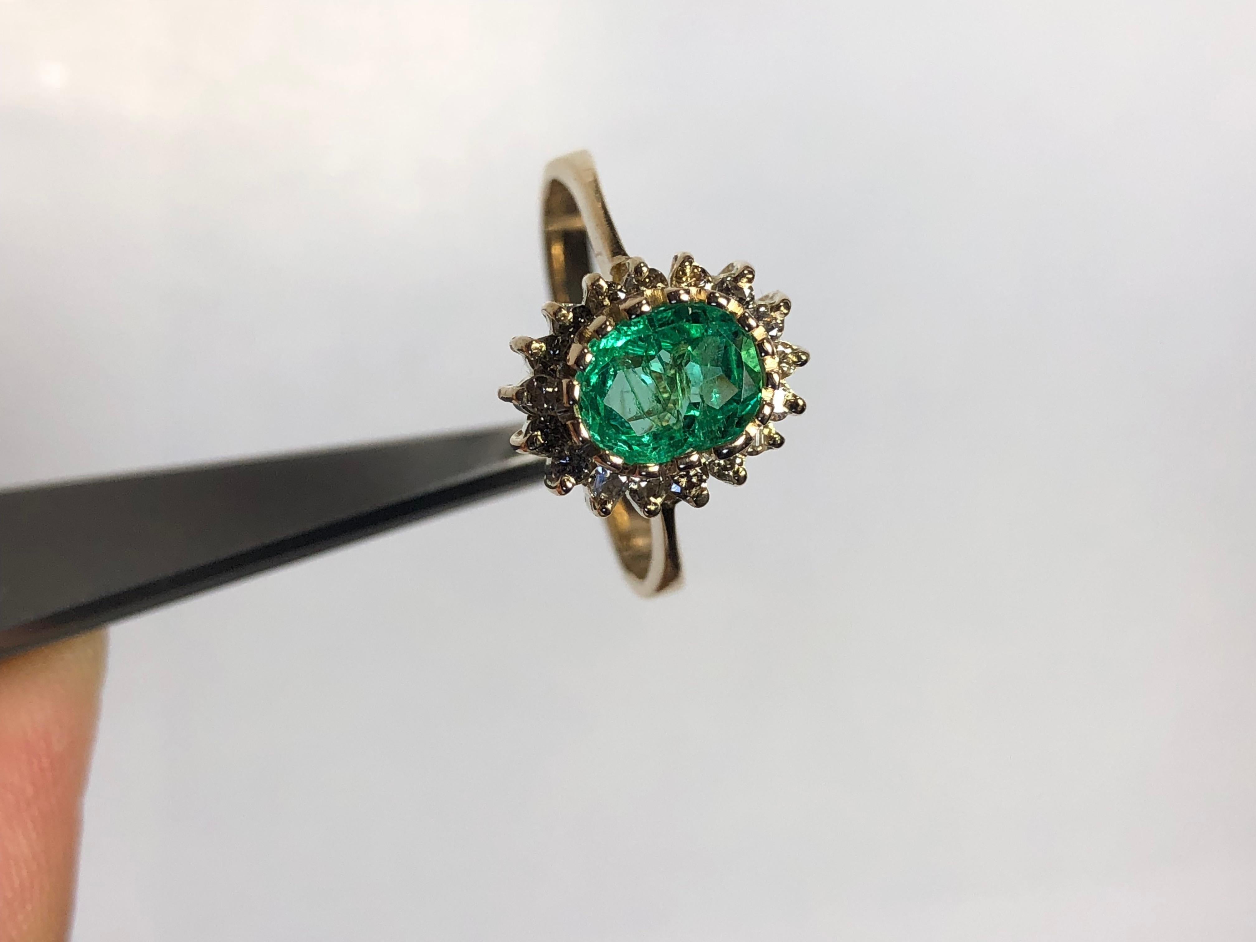 Vintage Colombian Emerald Diamond Engagement Ring 18 Karat For Sale 7