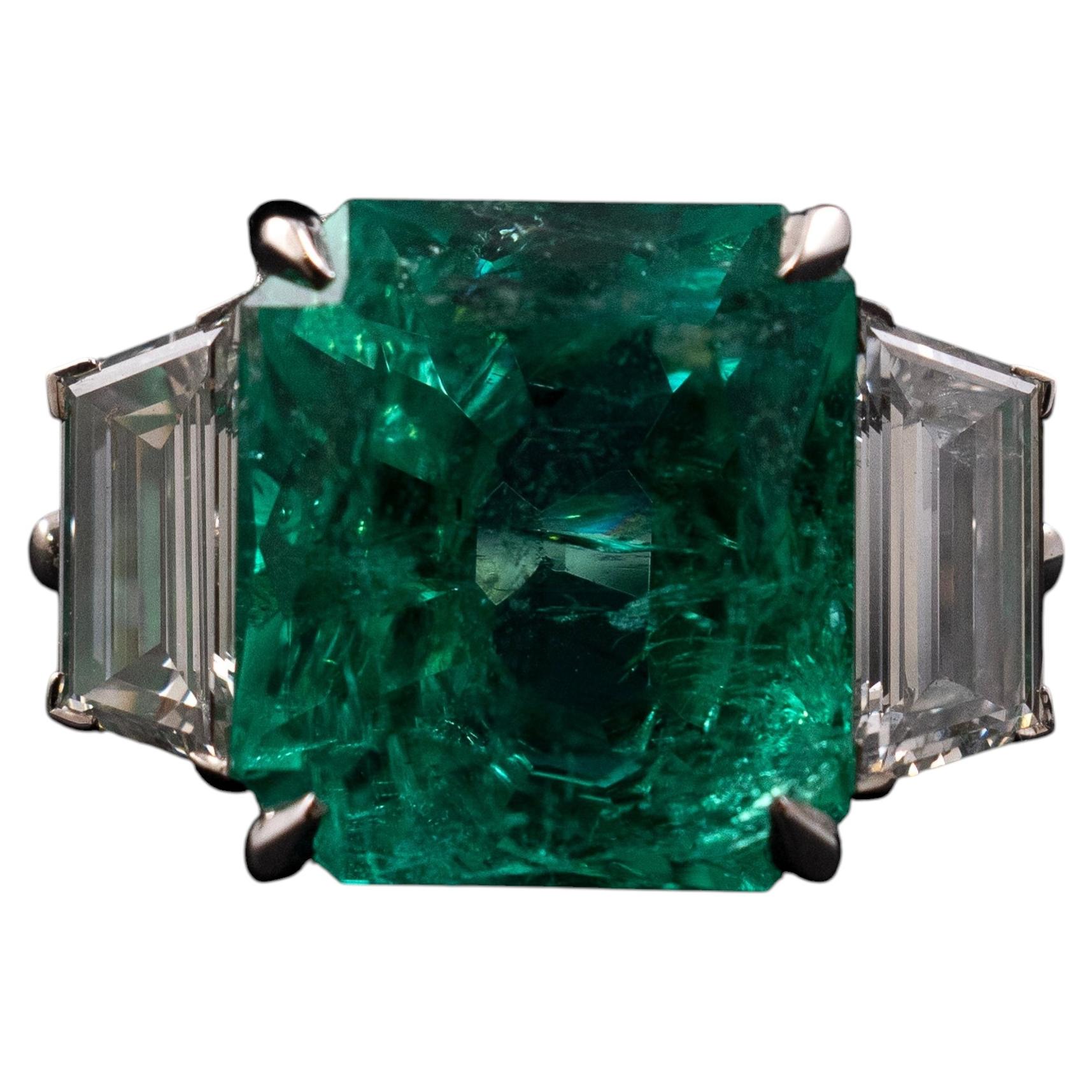 Vintage Colombian Emerald Diamond Geometric 18K White Gold Engagement Ring 1990s For Sale