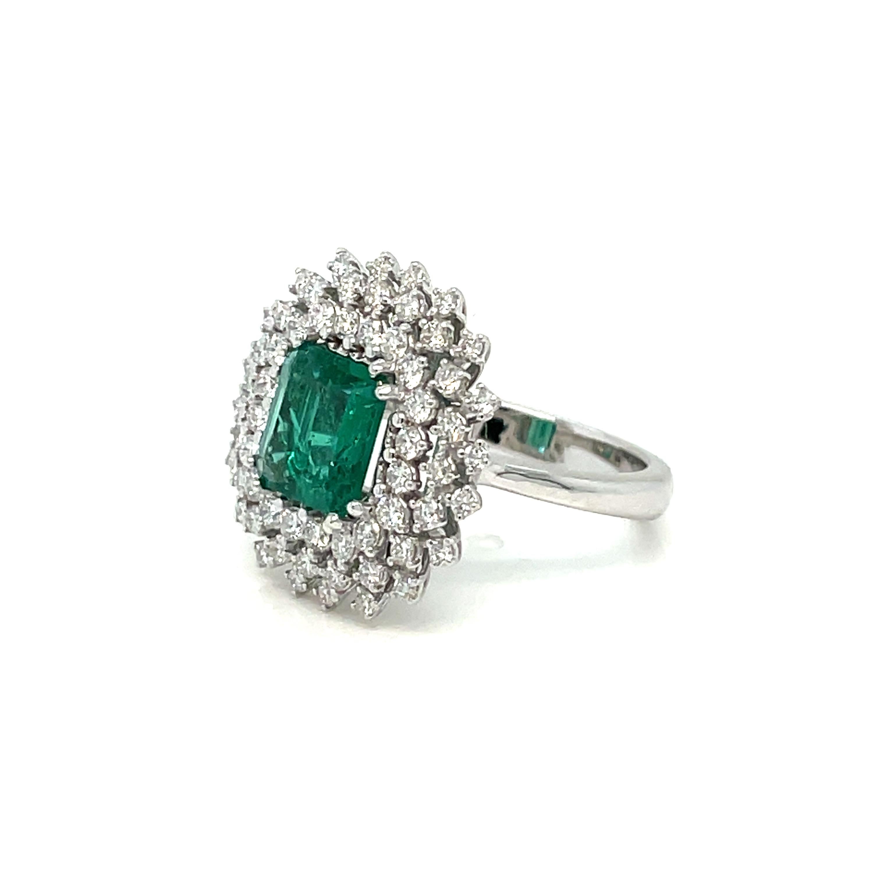 Women's Vintage Colombian Emerald Diamond Gold Cluster Ring For Sale