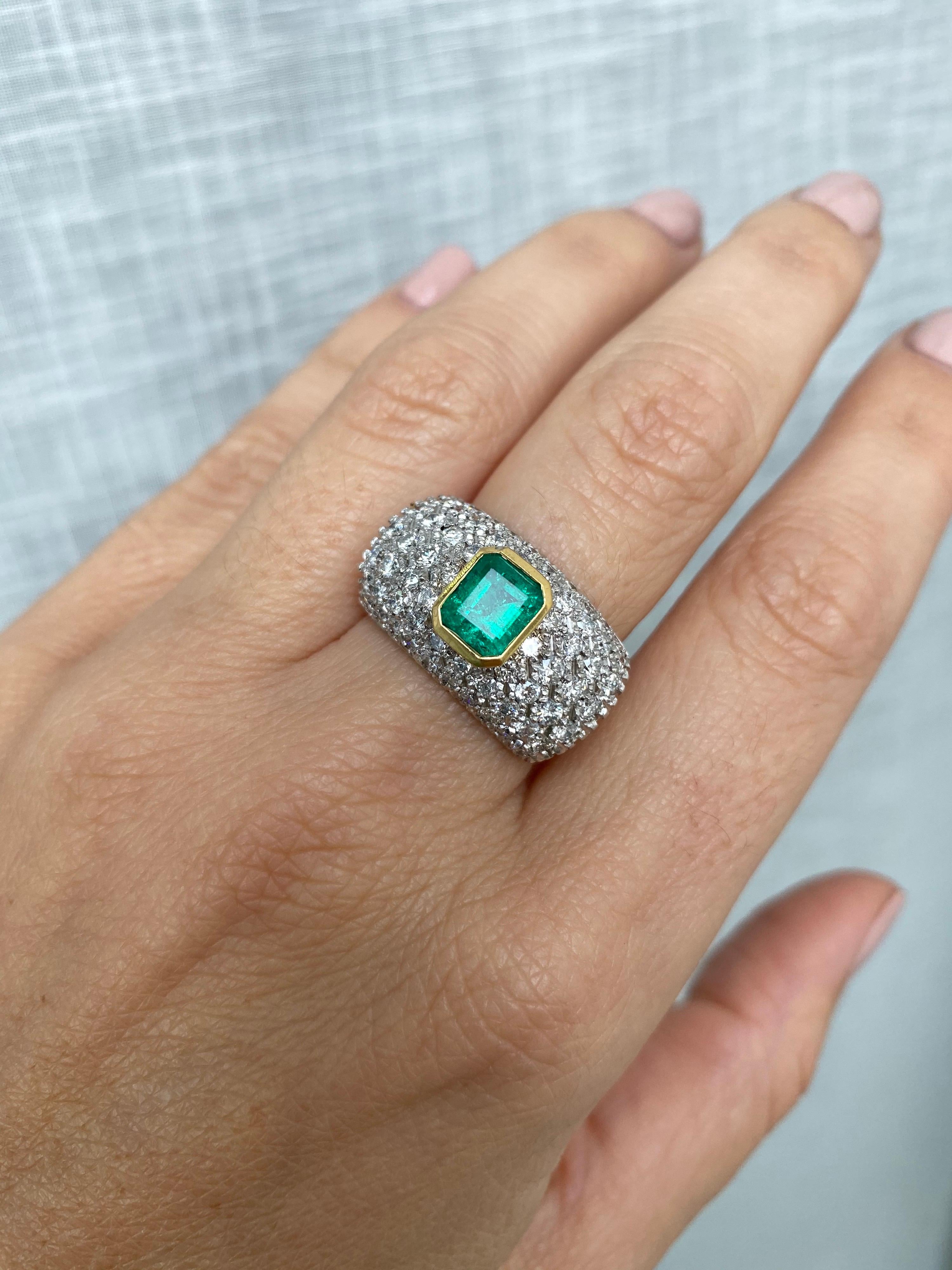Vintage Colombian Emerald Diamond Gold Cocktail Ring For Sale 4