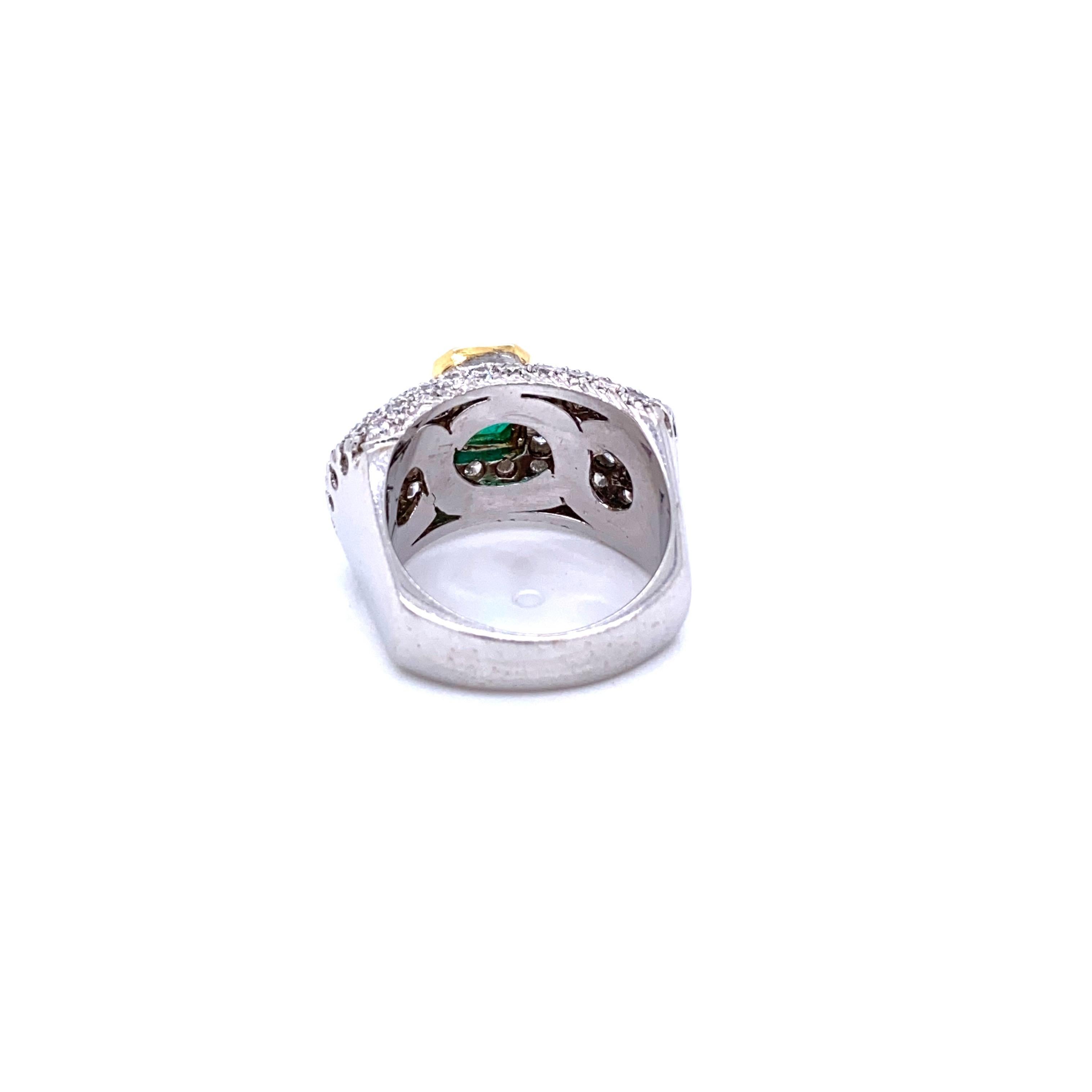 Women's Vintage Colombian Emerald Diamond Gold Cocktail Ring For Sale