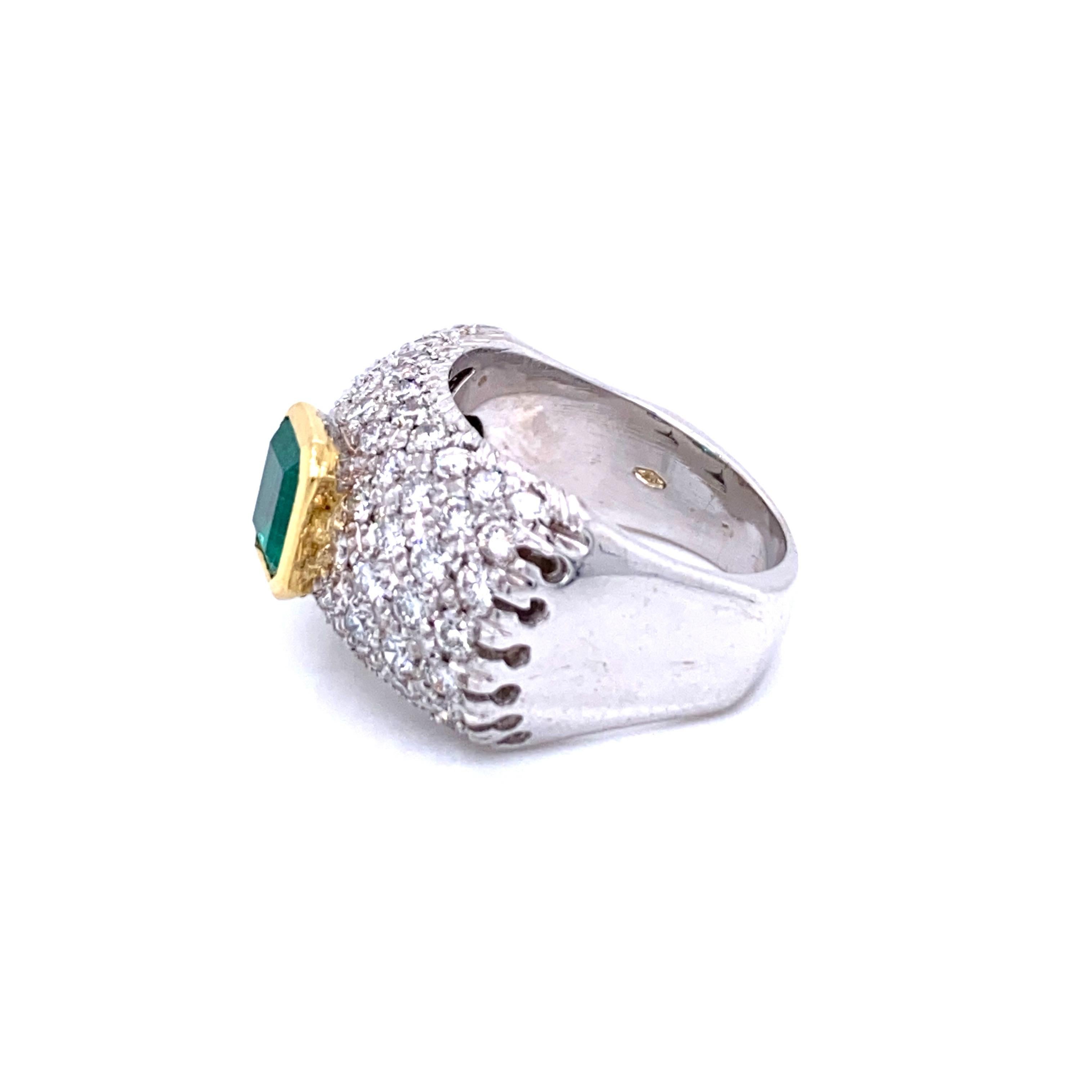 Vintage Colombian Emerald Diamond Gold Cocktail Ring For Sale 1