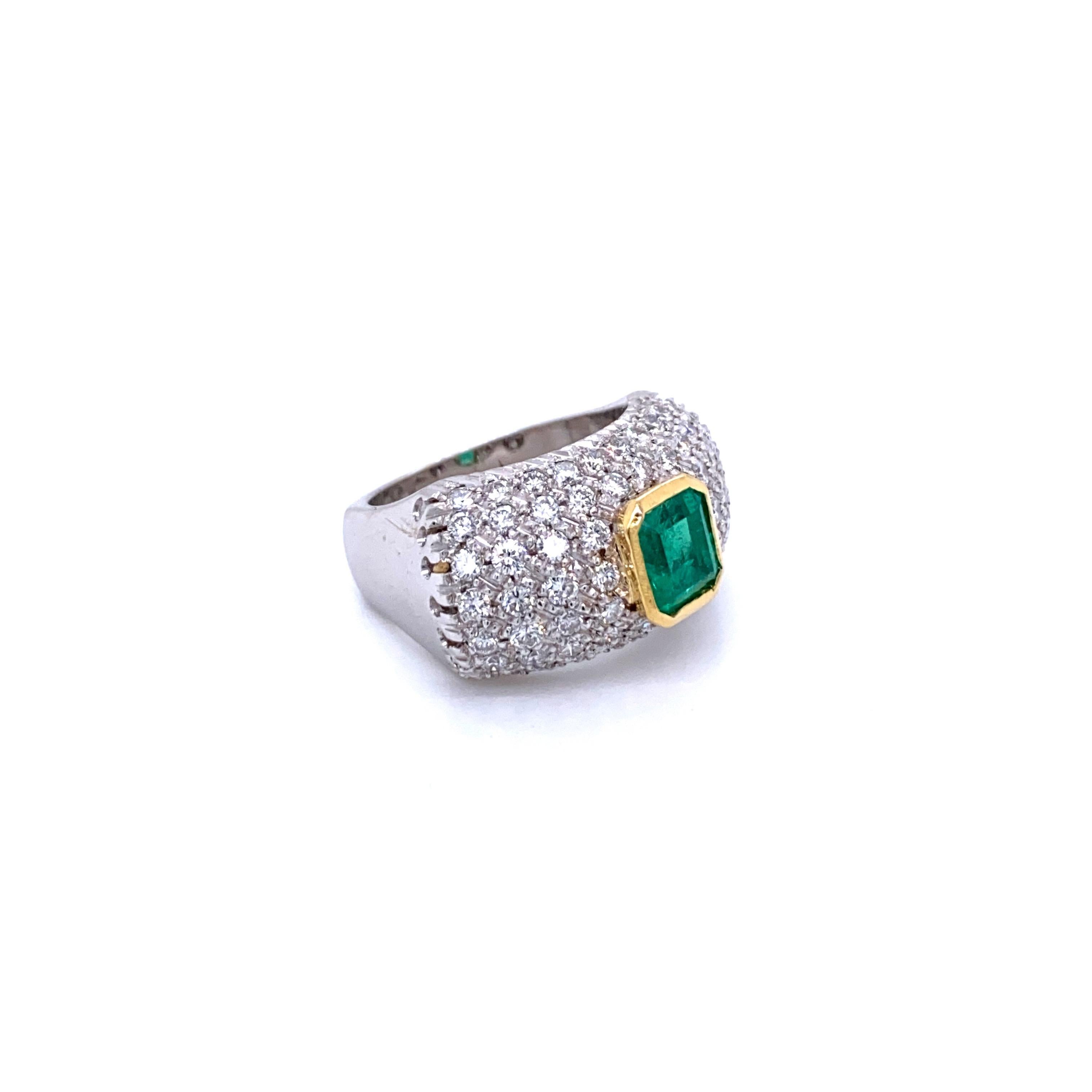 Vintage Colombian Emerald Diamond Gold Cocktail Ring For Sale 2