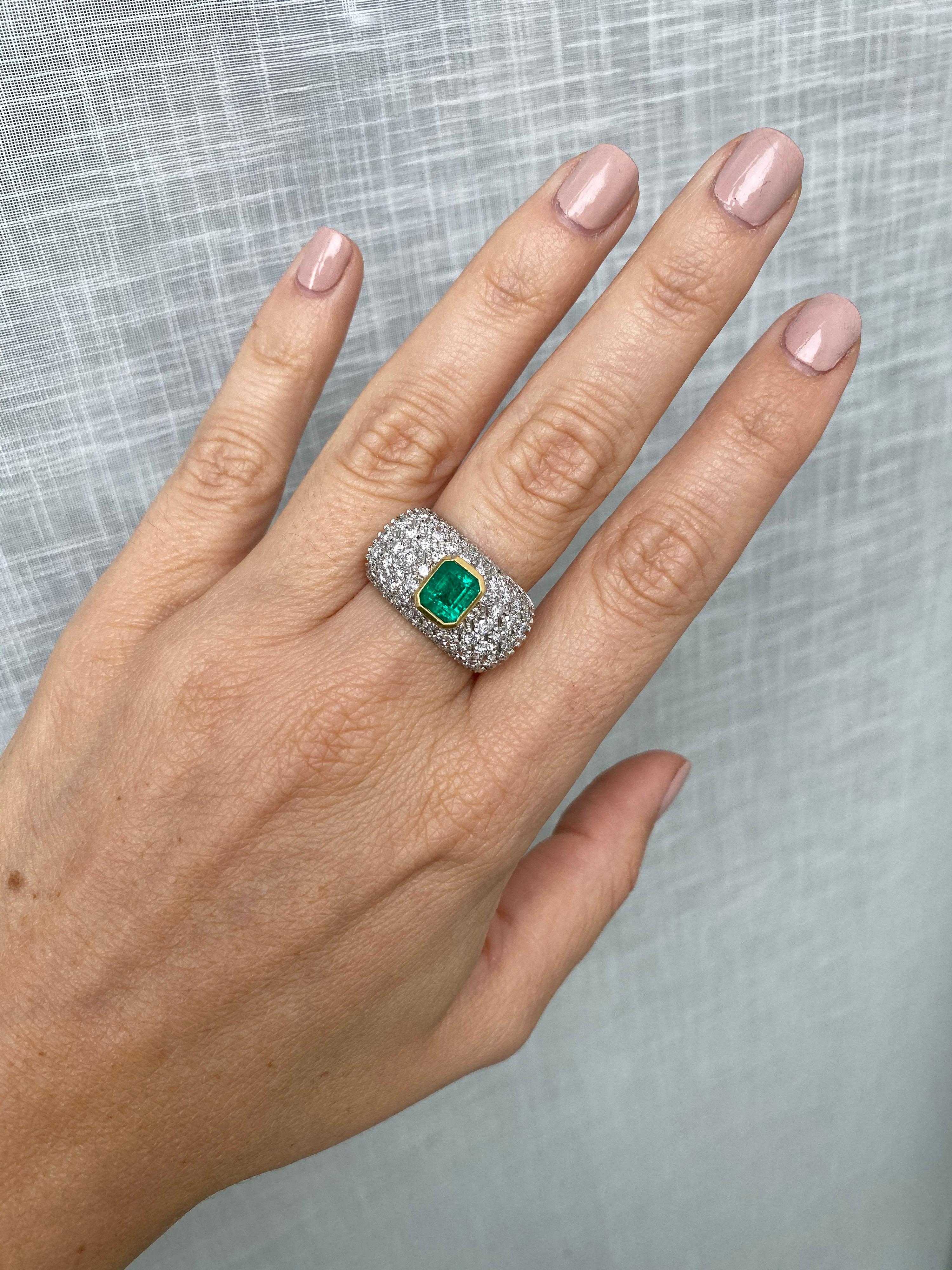 Vintage Colombian Emerald Diamond Gold Cocktail Ring For Sale 3
