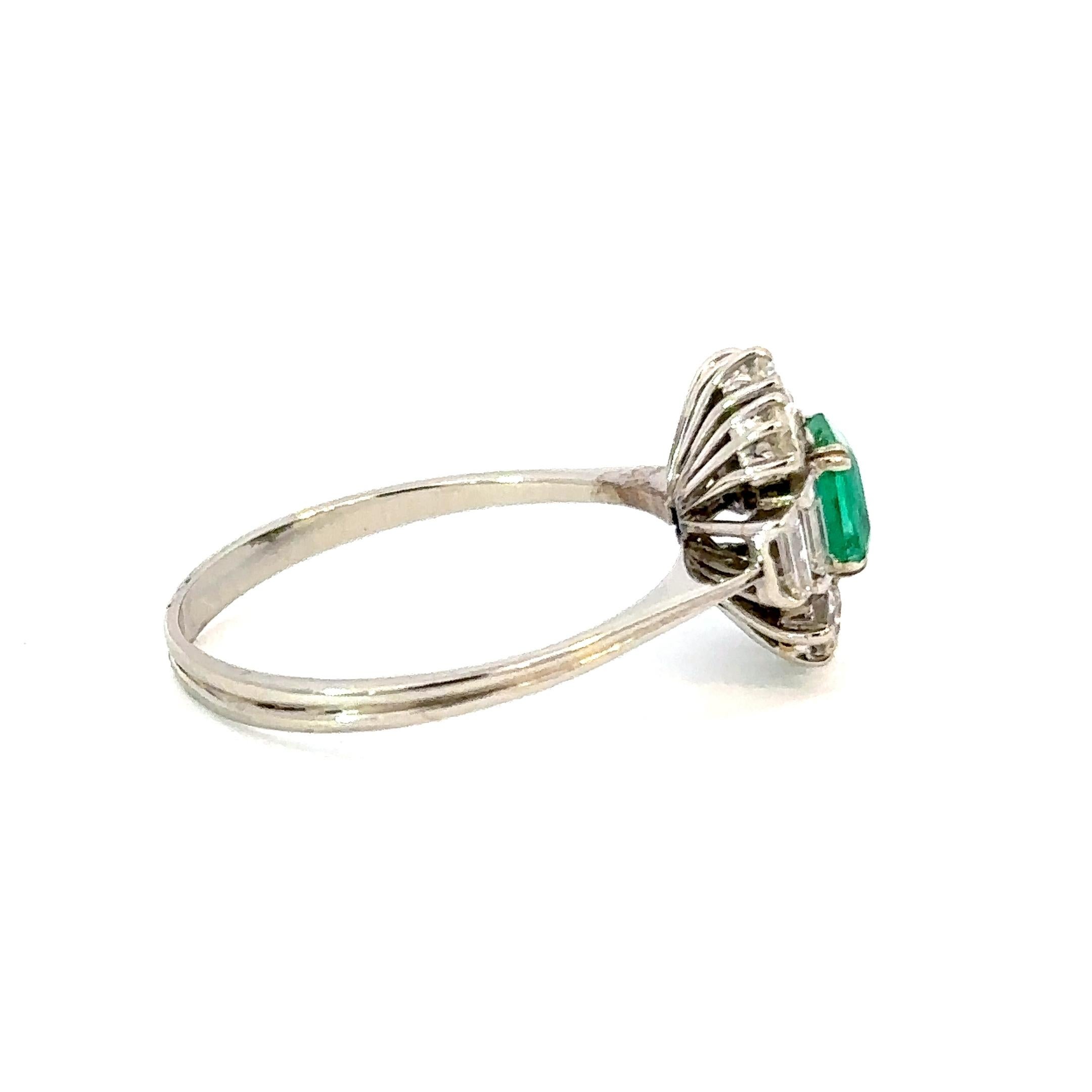Vintage Kolumbianischer Smaragd & Diamant Ring in 18k Weißgold (Smaragdschliff) im Angebot