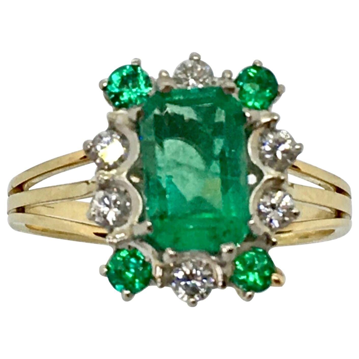 Vintage Colombian Emerald Solitaire Ring with Accents 18 Karat For Sale