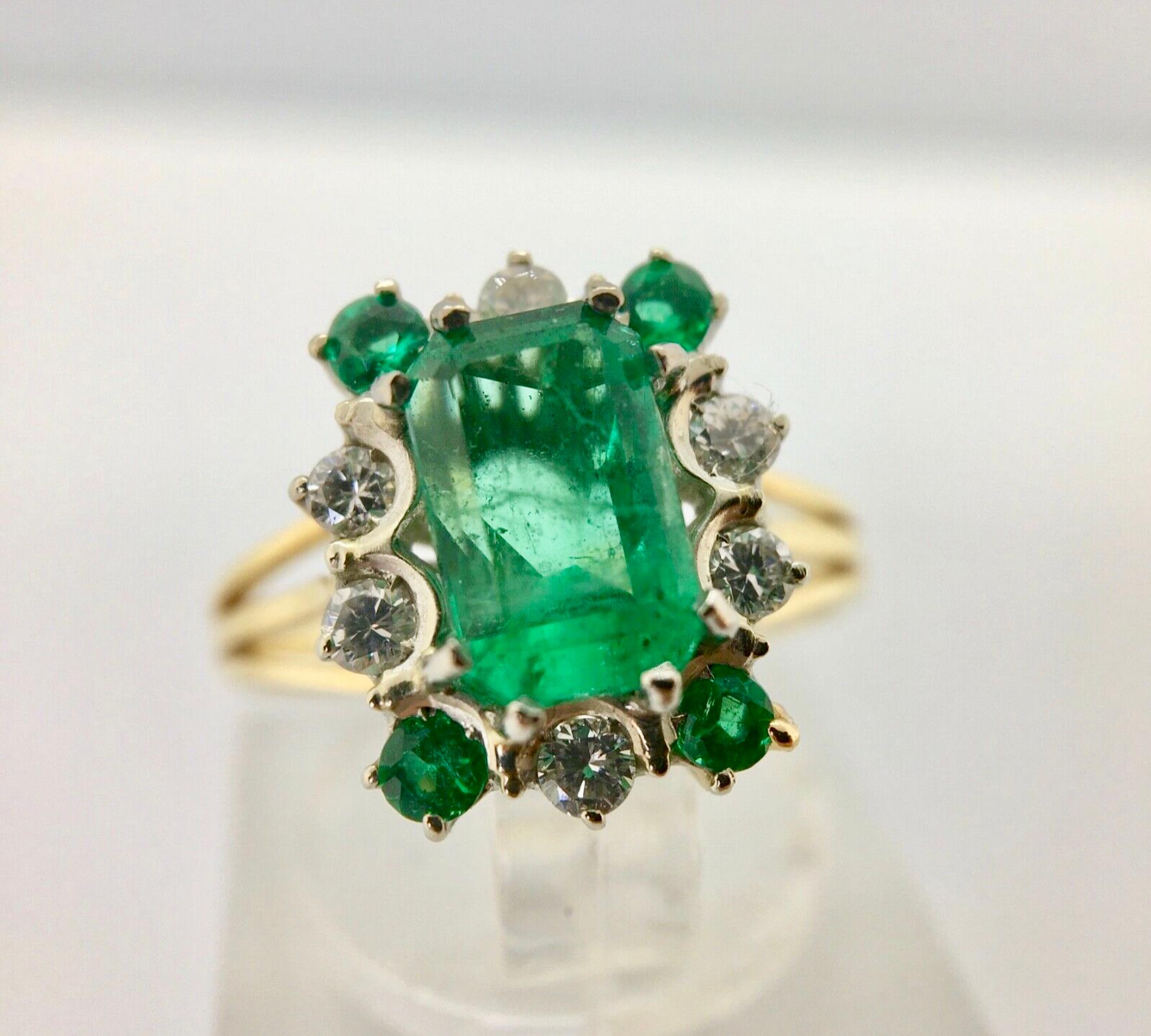 Women's Vintage Colombian Emerald Solitaire Ring with Accents 18 Karat For Sale