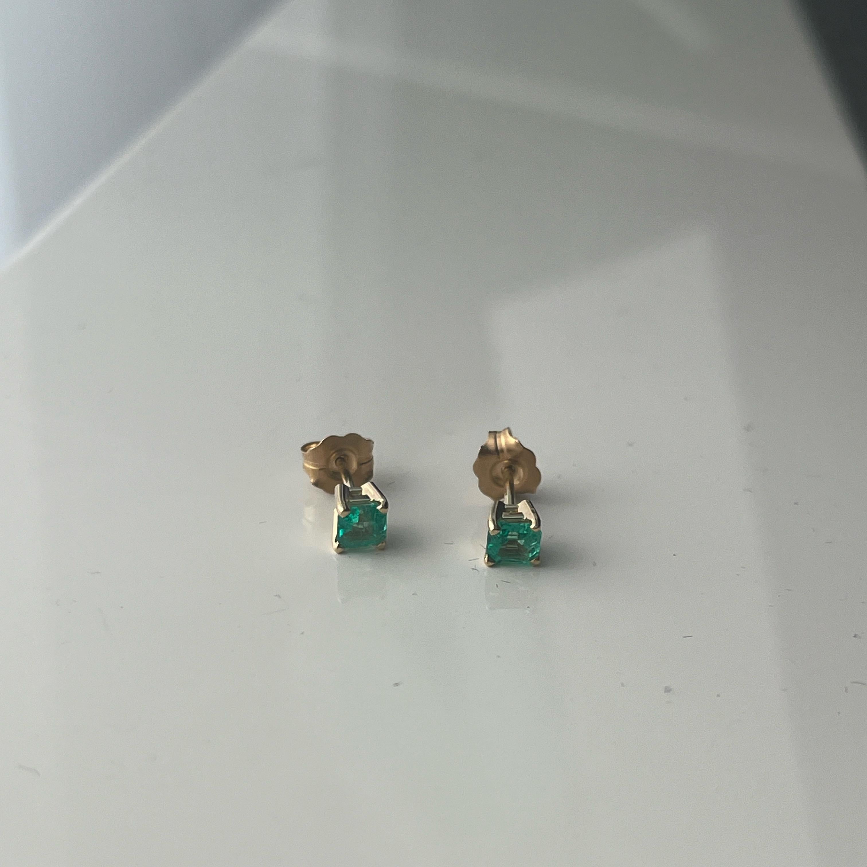 da uomo o donna Orecchini con smeraldo colombiano d'epoca in oro giallo 14 carati  Nature estratto dalla terra in vendita