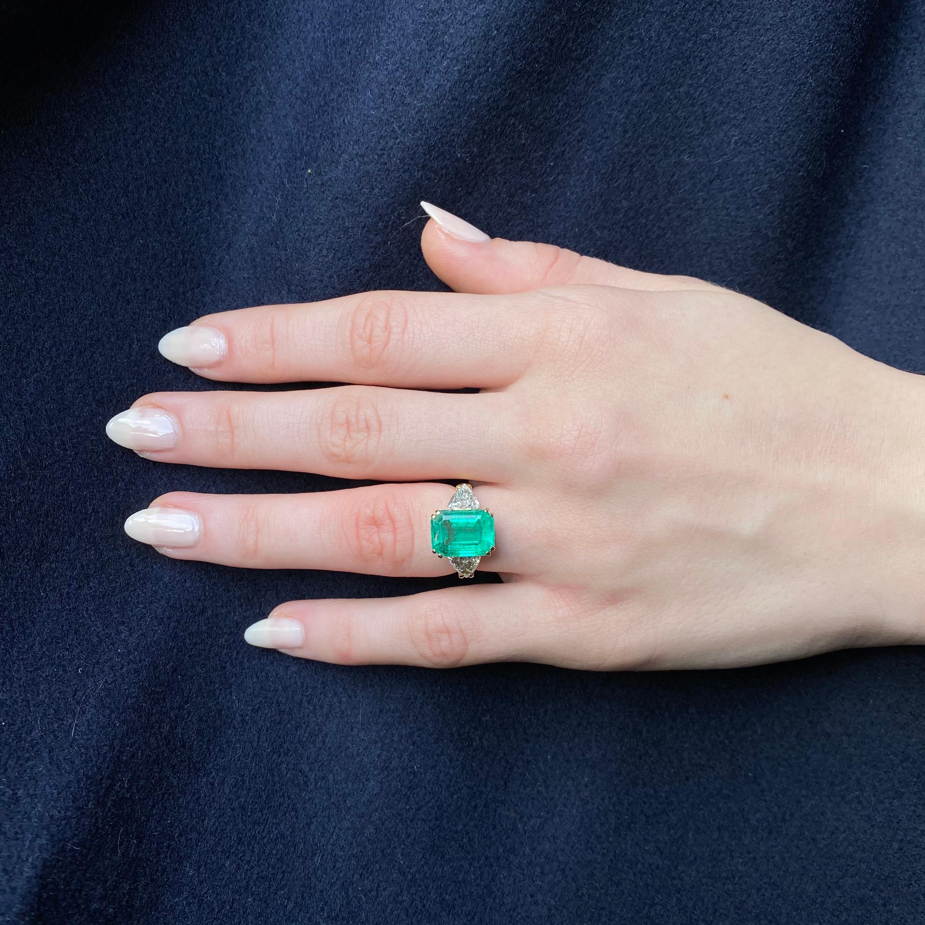 Vintage 4.5 Carat Emerald Trilliant Cut Diamond Three-Stone Gold Engagement Ring 1