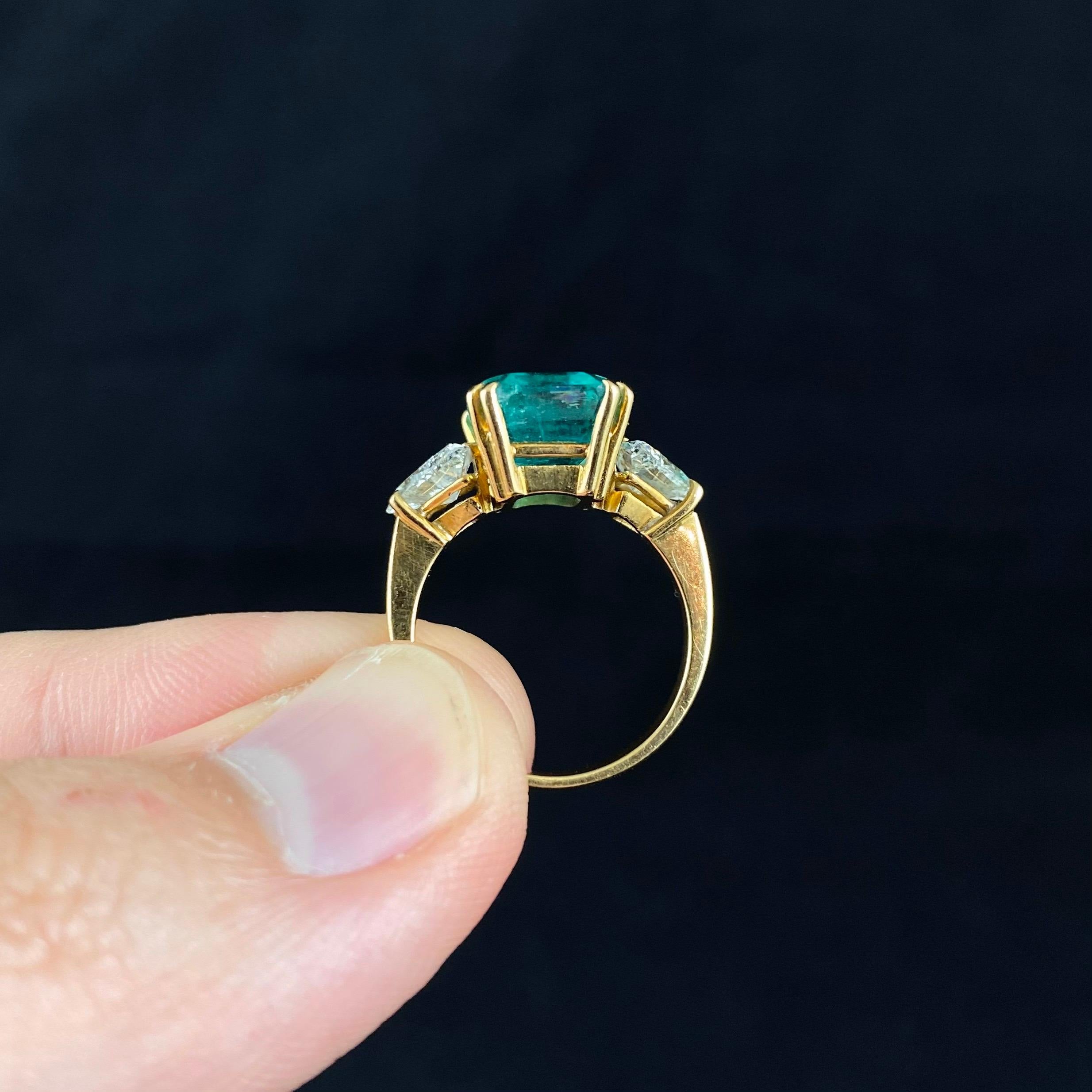 Vintage 4.5 Carat Emerald Trilliant Cut Diamond Three-Stone Gold Engagement Ring 8