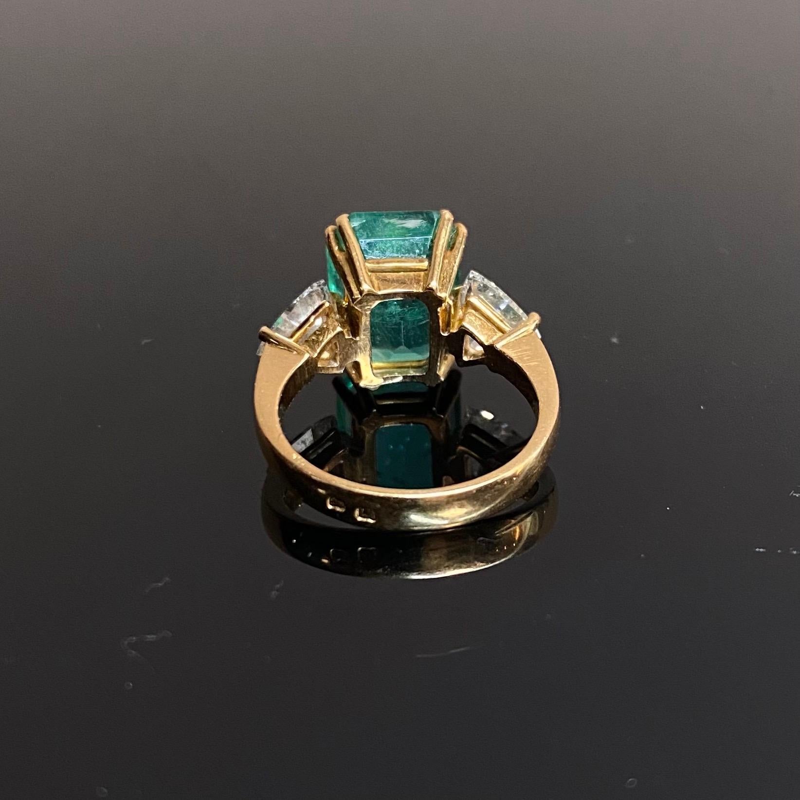 Vintage 4.5 Carat Emerald Trilliant Cut Diamond Three-Stone Gold Engagement Ring 10