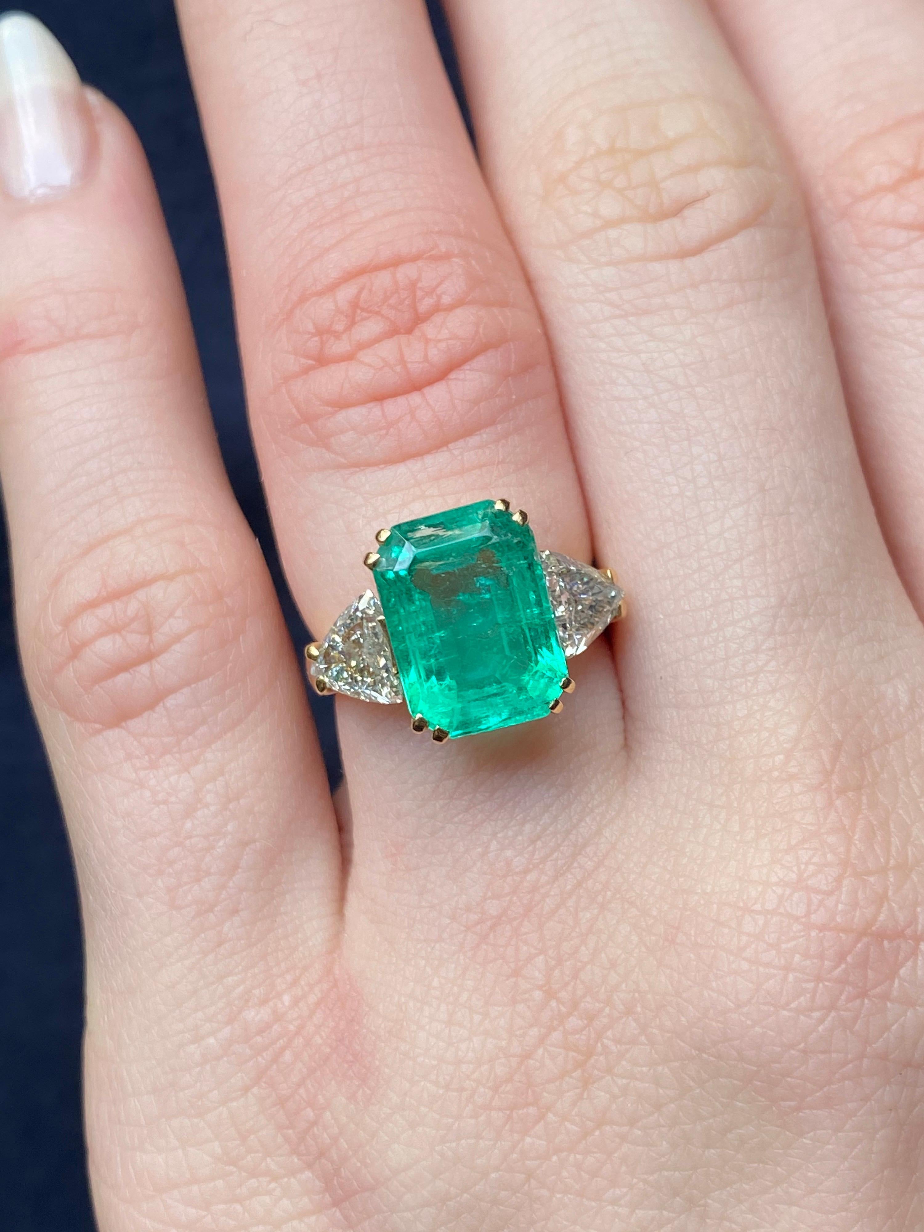 Emerald Cut Vintage 4.5 Carat Emerald Trilliant Cut Diamond Three-Stone Gold Engagement Ring