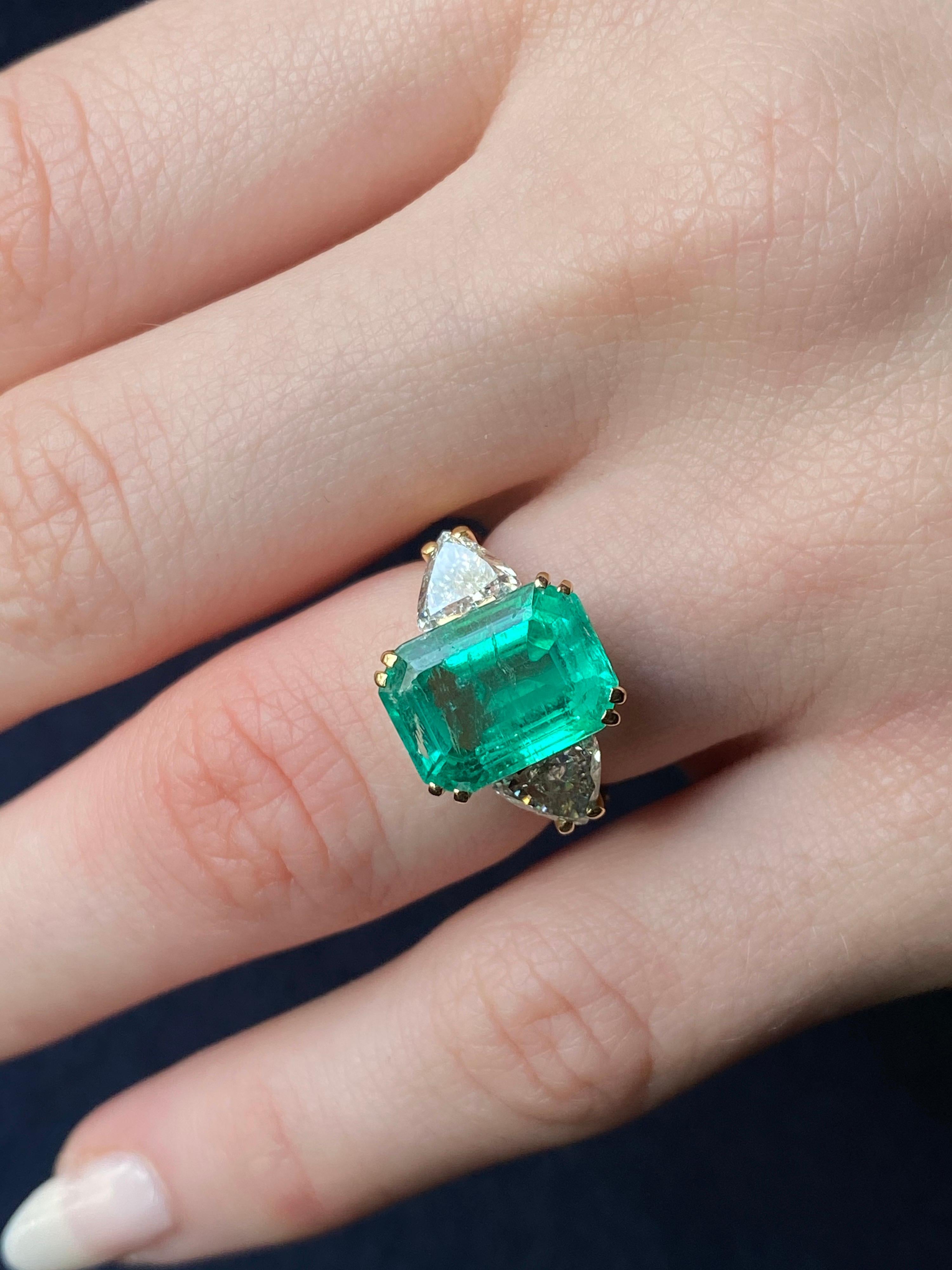 Women's Vintage 4.5 Carat Emerald Trilliant Cut Diamond Three-Stone Gold Engagement Ring