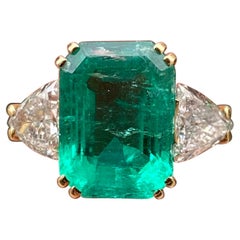 Vintage 4.5 Carat Emerald Trilliant Cut Diamond Three-Stone Gold Engagement Ring