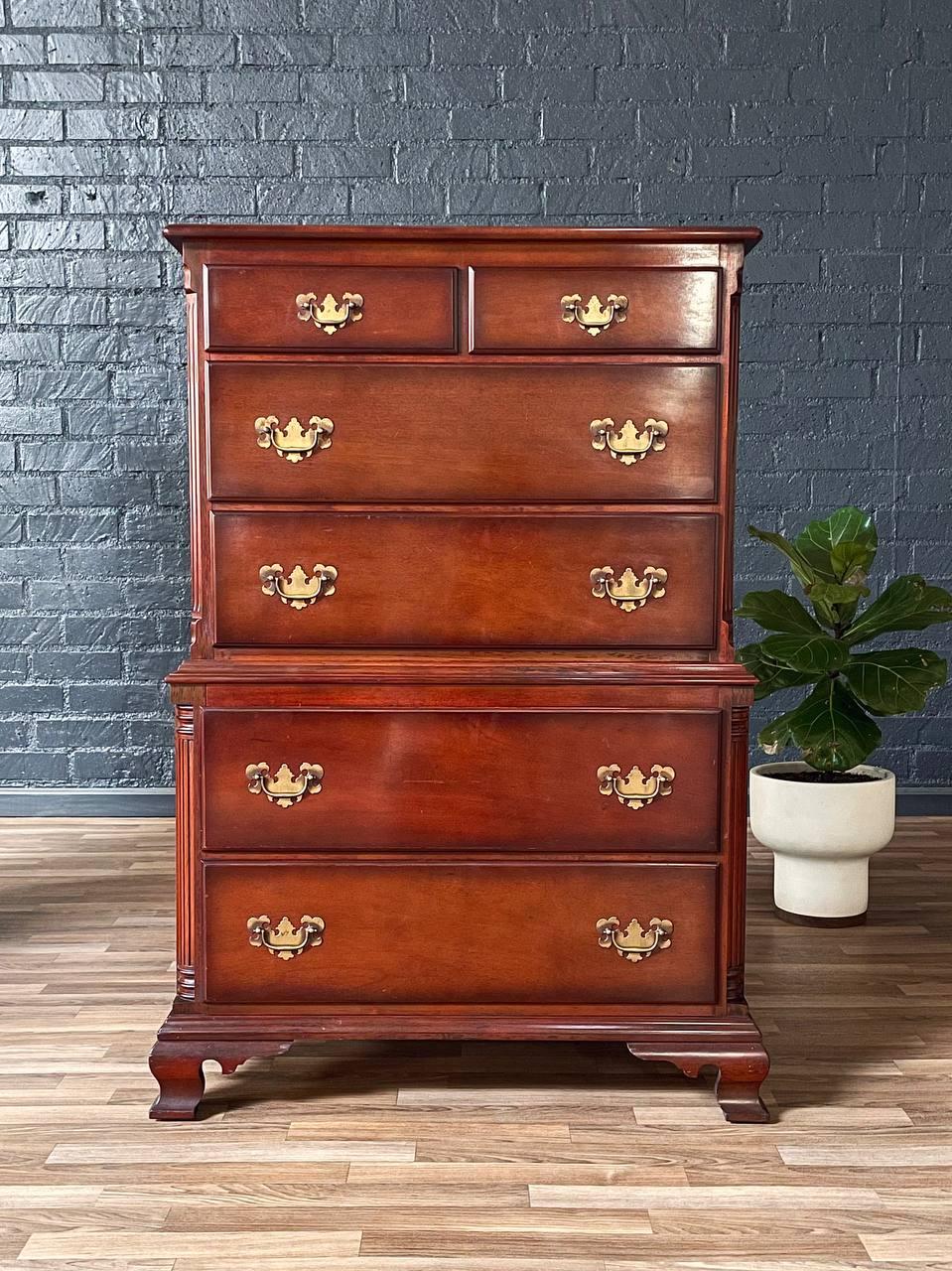 Vintage Colonial Revival Highboy Dresser by Kling Furniture (Mitte des 20. Jahrhunderts) im Angebot