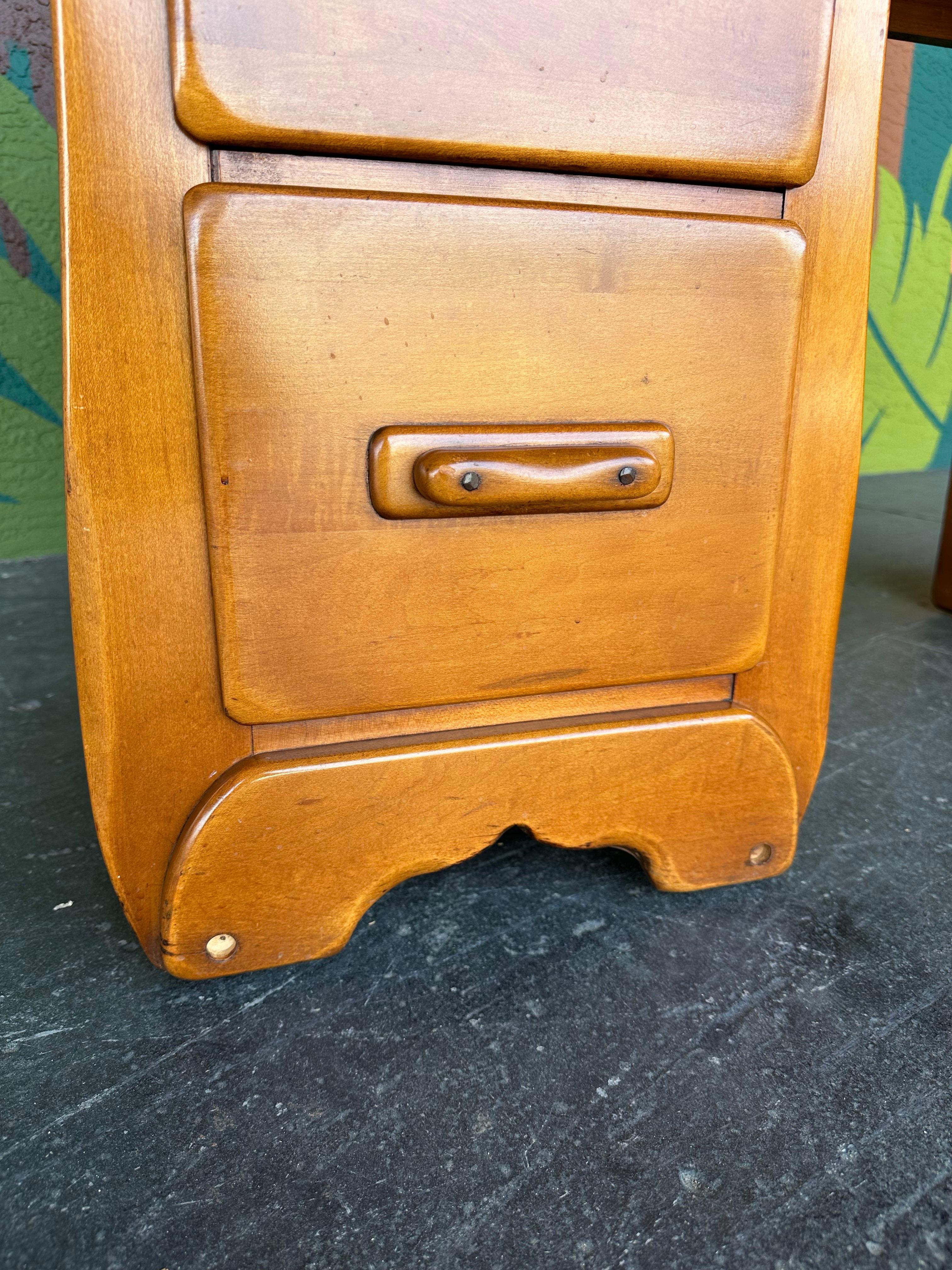Vintage Colonial Solid Maple Knee Hole Vanity Desk For Sale 5