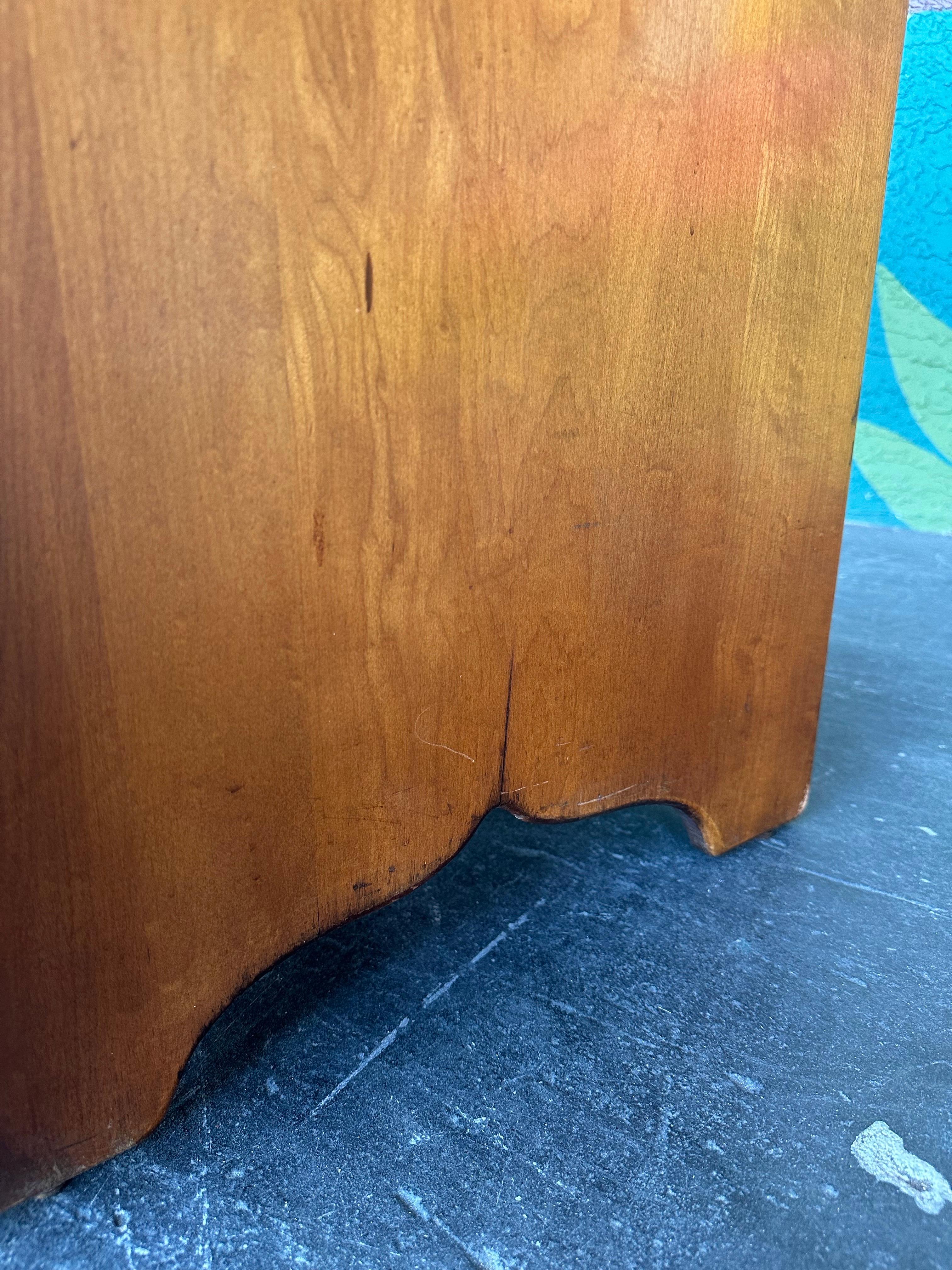 Vintage Colonial Solid Maple Knee Hole Vanity Desk For Sale 6