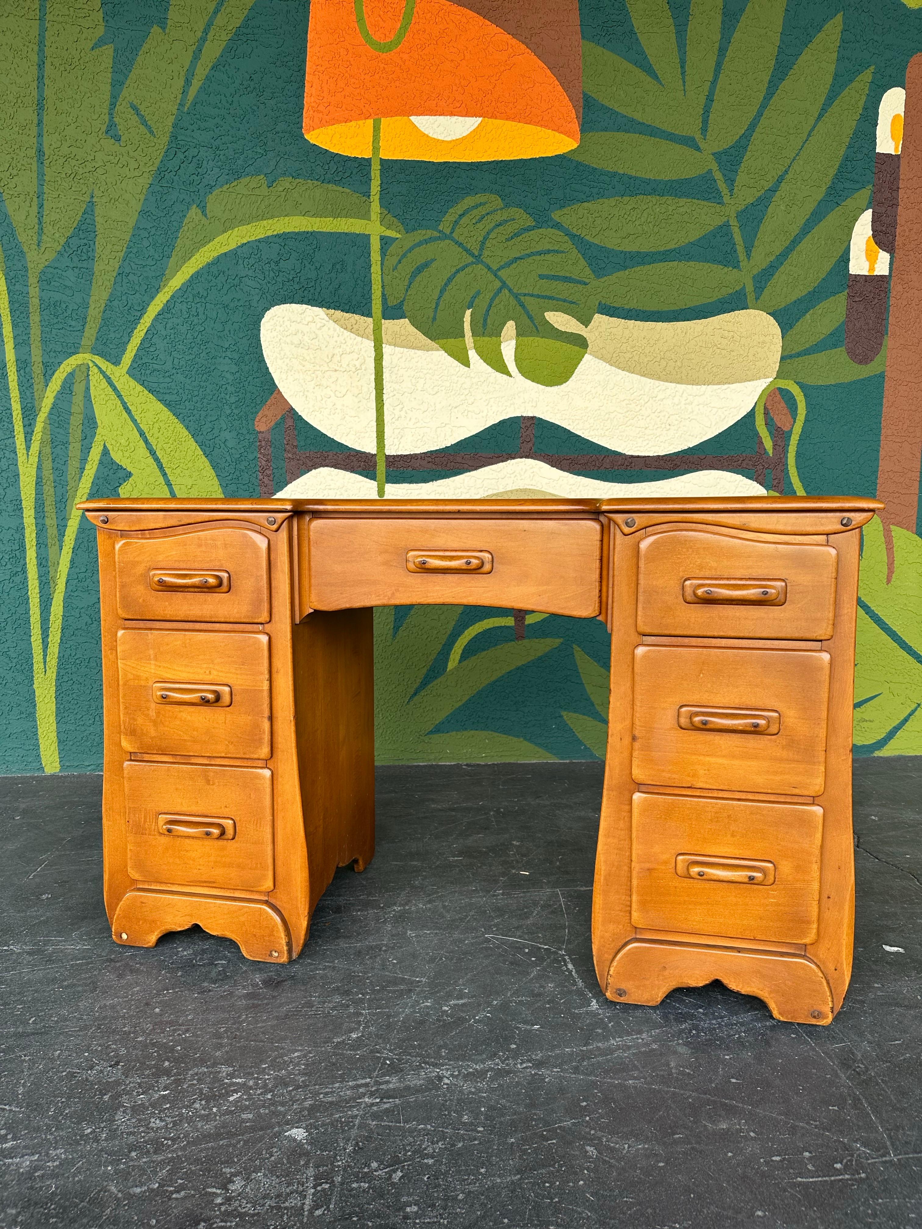 American Vintage Colonial Solid Maple Knee Hole Vanity Desk For Sale
