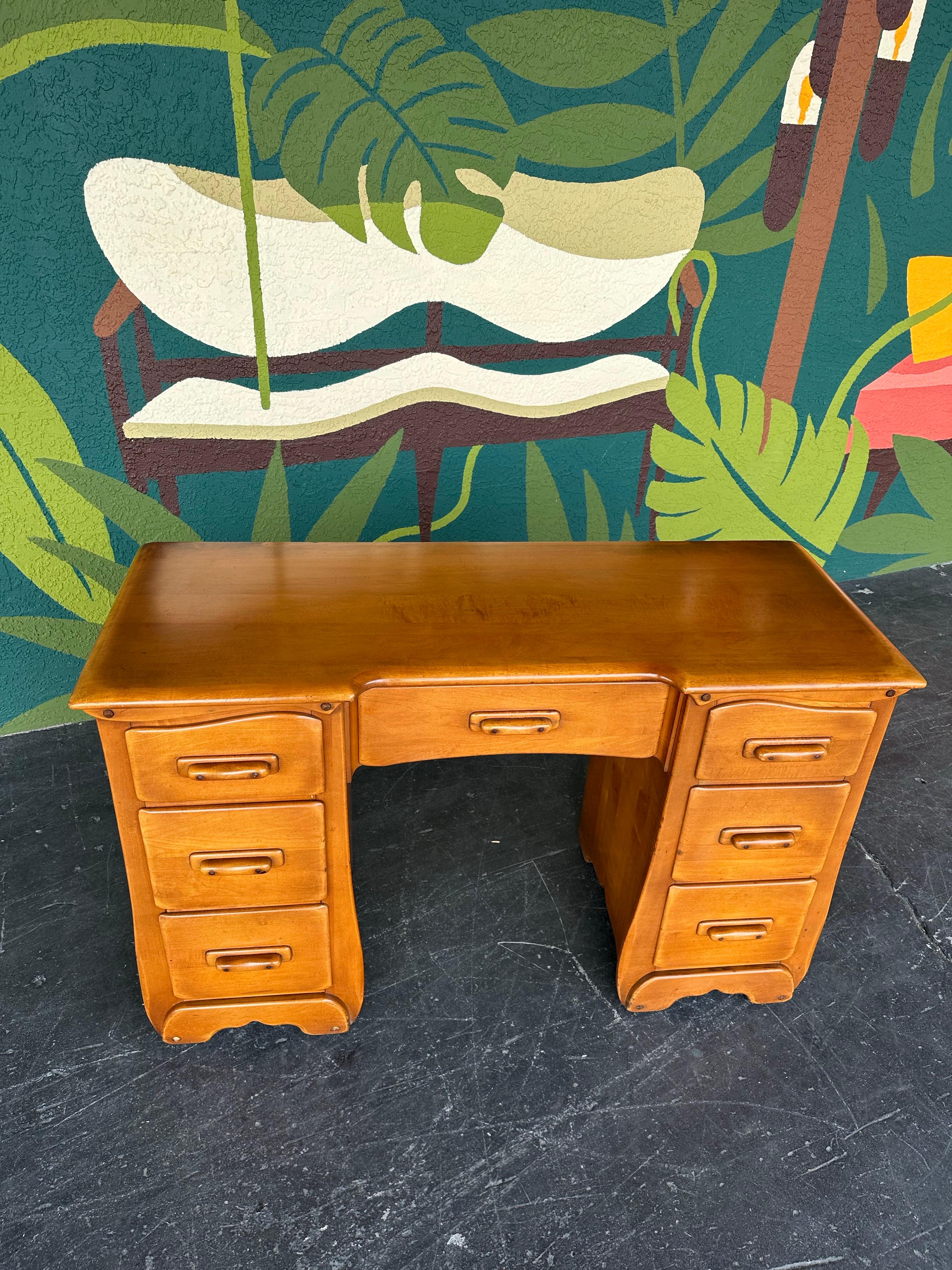 Carved Vintage Colonial Solid Maple Knee Hole Vanity Desk For Sale