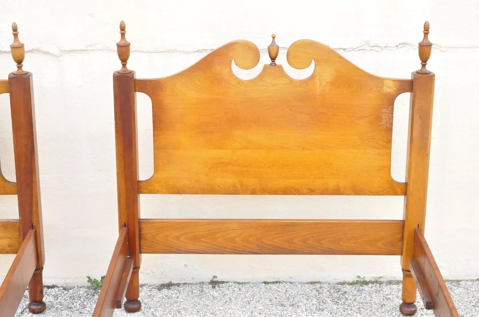 Vintage Colonial Style Maple Wood Urn Finial Twin Single Beds - a Pair In Good Condition In Philadelphia, PA
