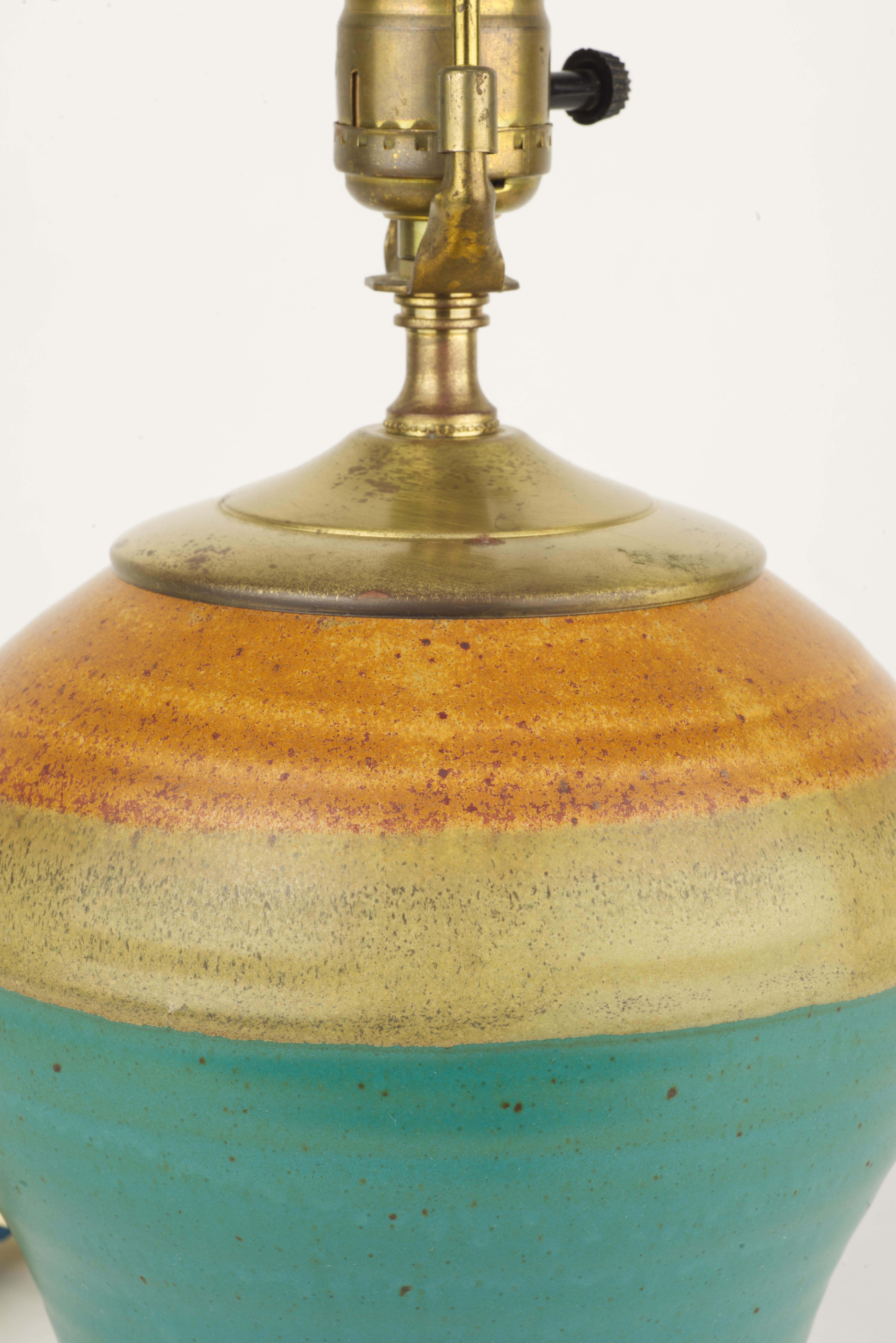 Vintage-Tischlampe mit Farbblock-Akzent, American Art Studio Pottery im Zustand „Gut“ im Angebot in Clifton Springs, NY