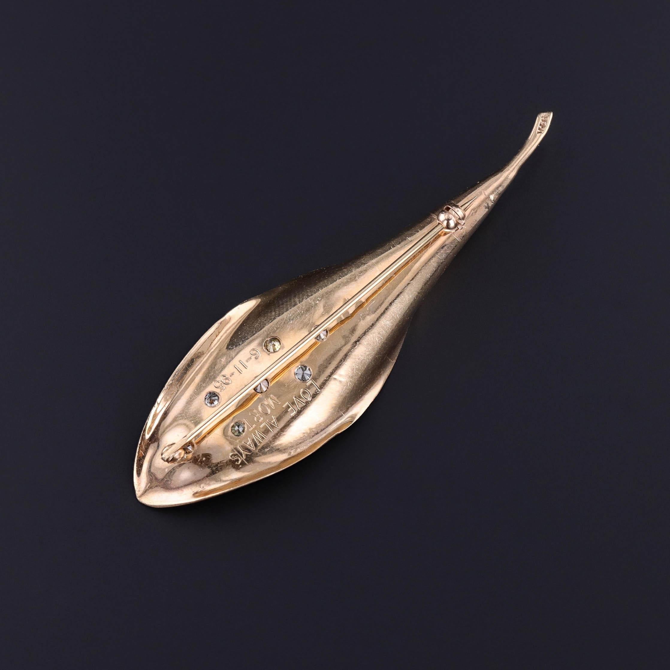 Round Cut Vintage Colored Diamond Leaf Brooch of 14k Gold For Sale
