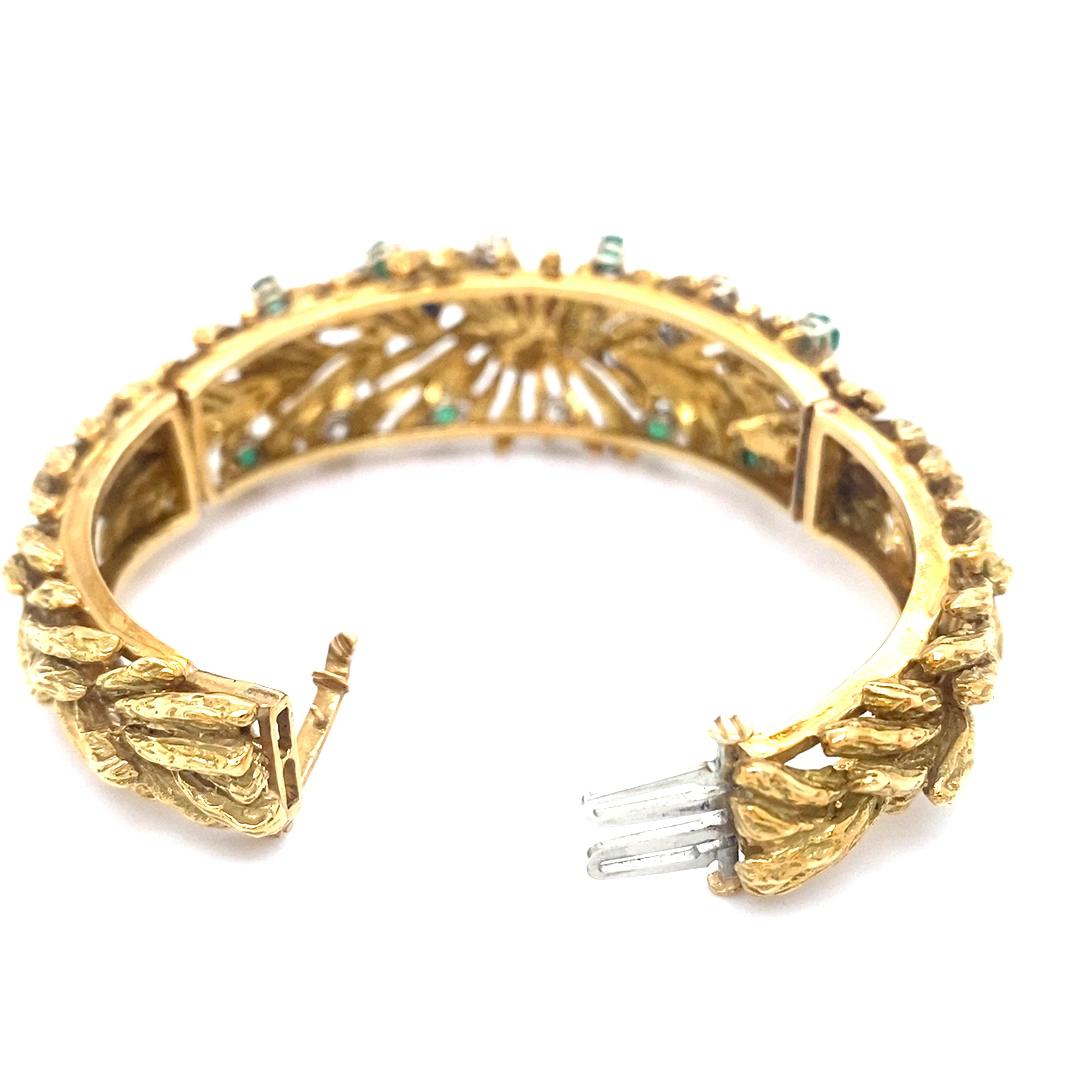 Donna Bracciale Bombe d'epoca con pietre colorate fatto a mano in oro giallo 18 carati con cerniera in vendita