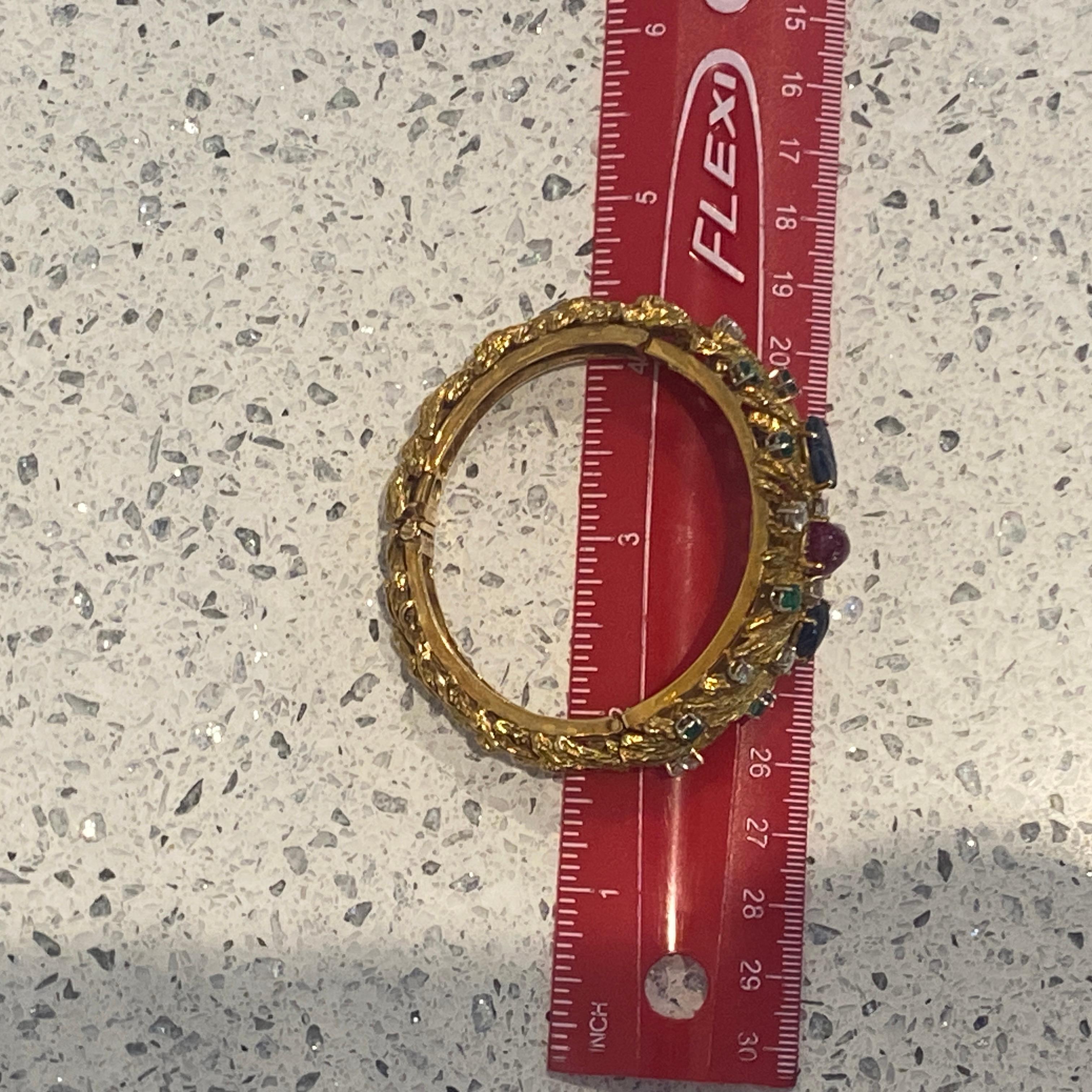 Bracciale Bombe d'epoca con pietre colorate fatto a mano in oro giallo 18 carati con cerniera in vendita 3