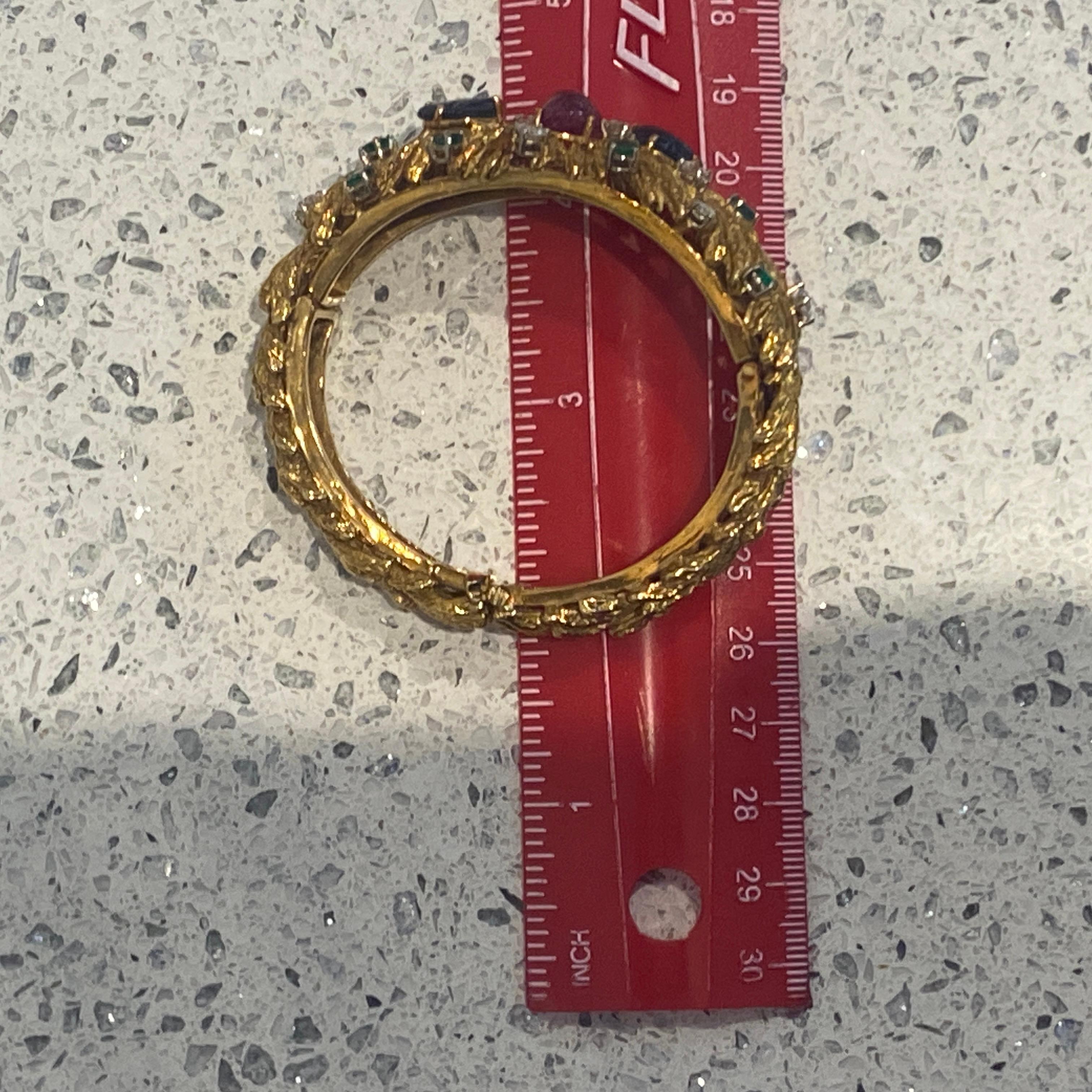 Bracciale Bombe d'epoca con pietre colorate fatto a mano in oro giallo 18 carati con cerniera in vendita 4